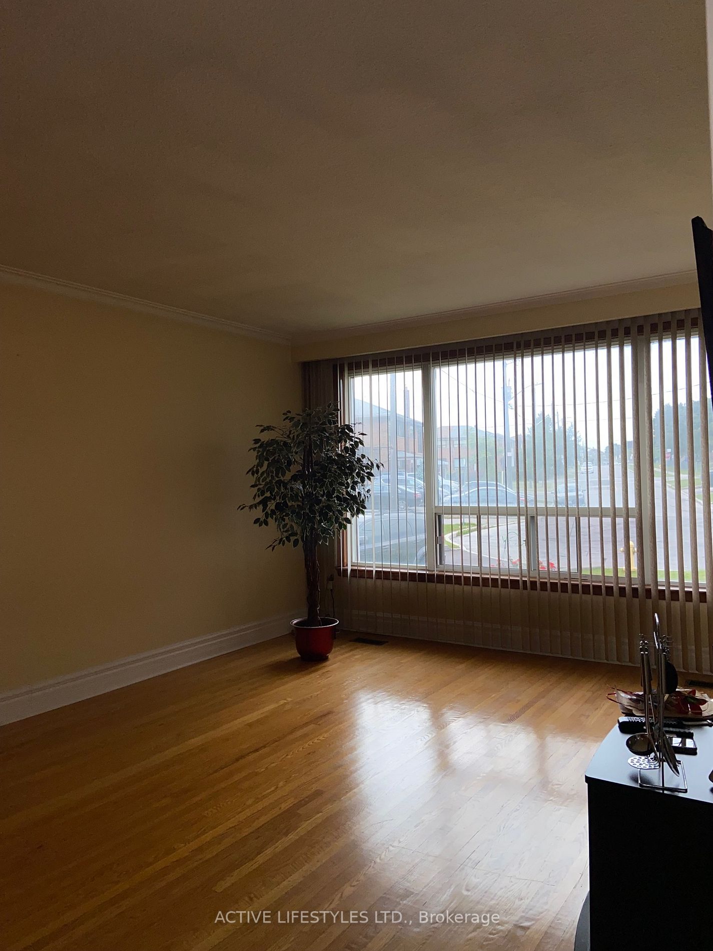 16 Chateau Court