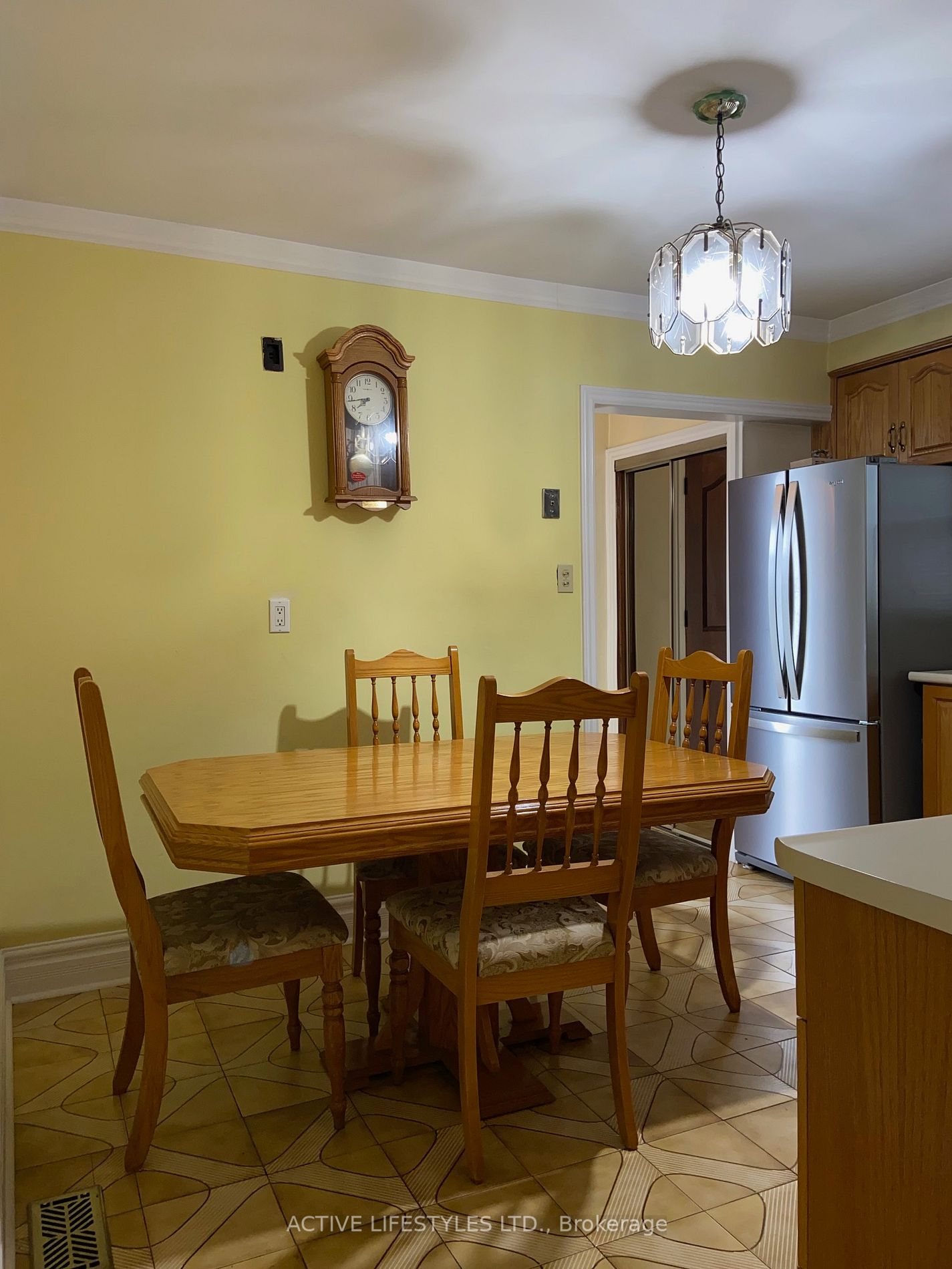 16 Chateau Court