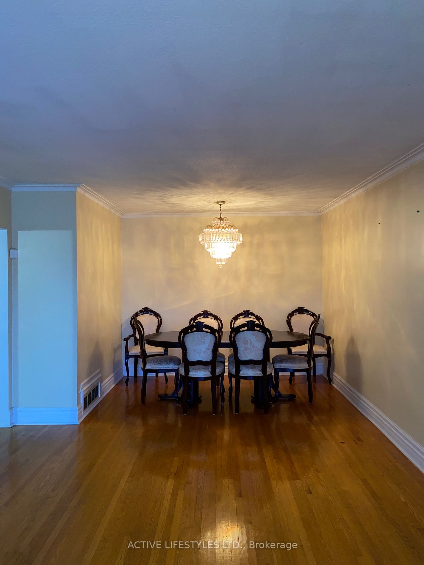 16 Chateau Court