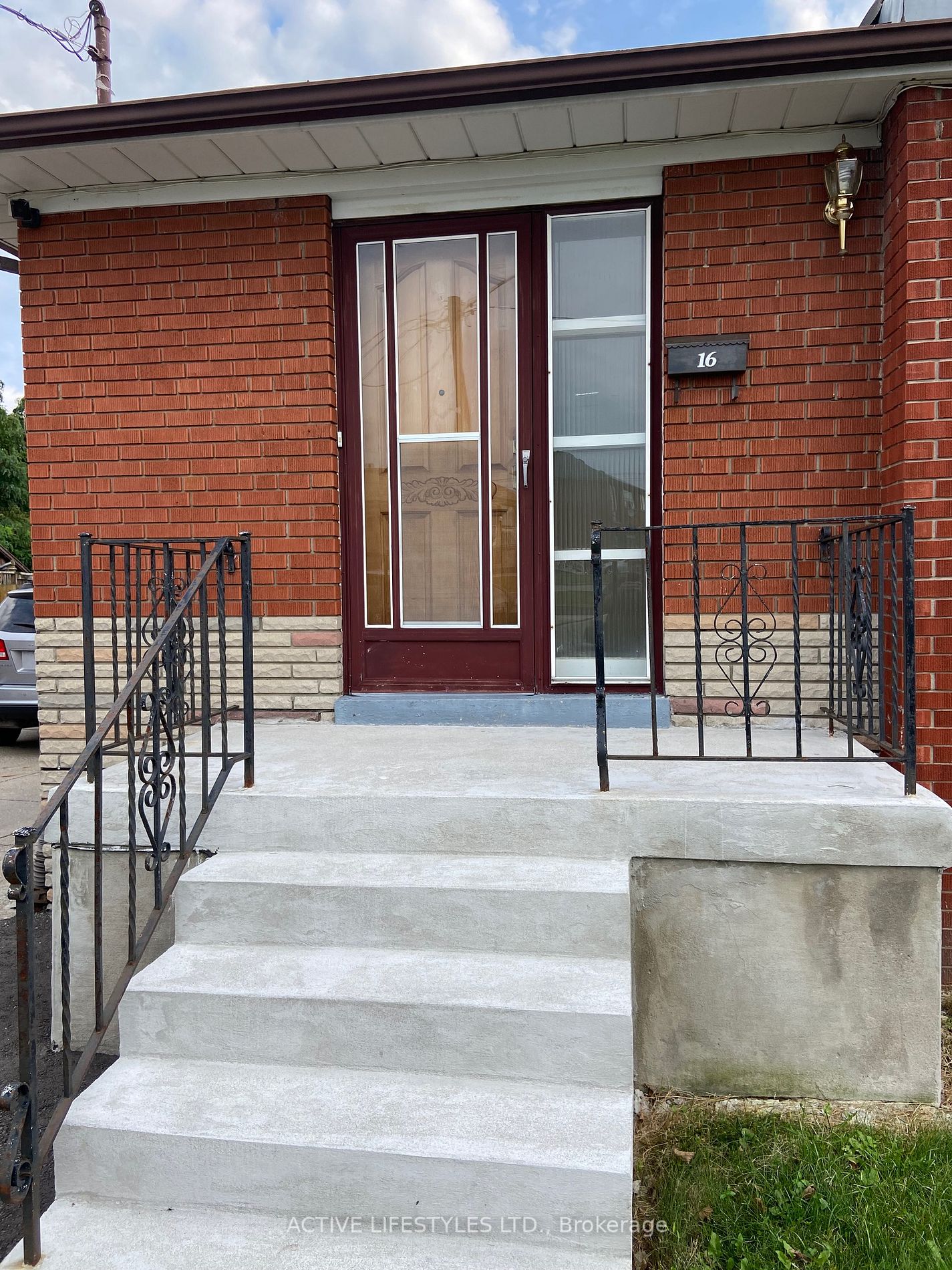 16 Chateau Crt