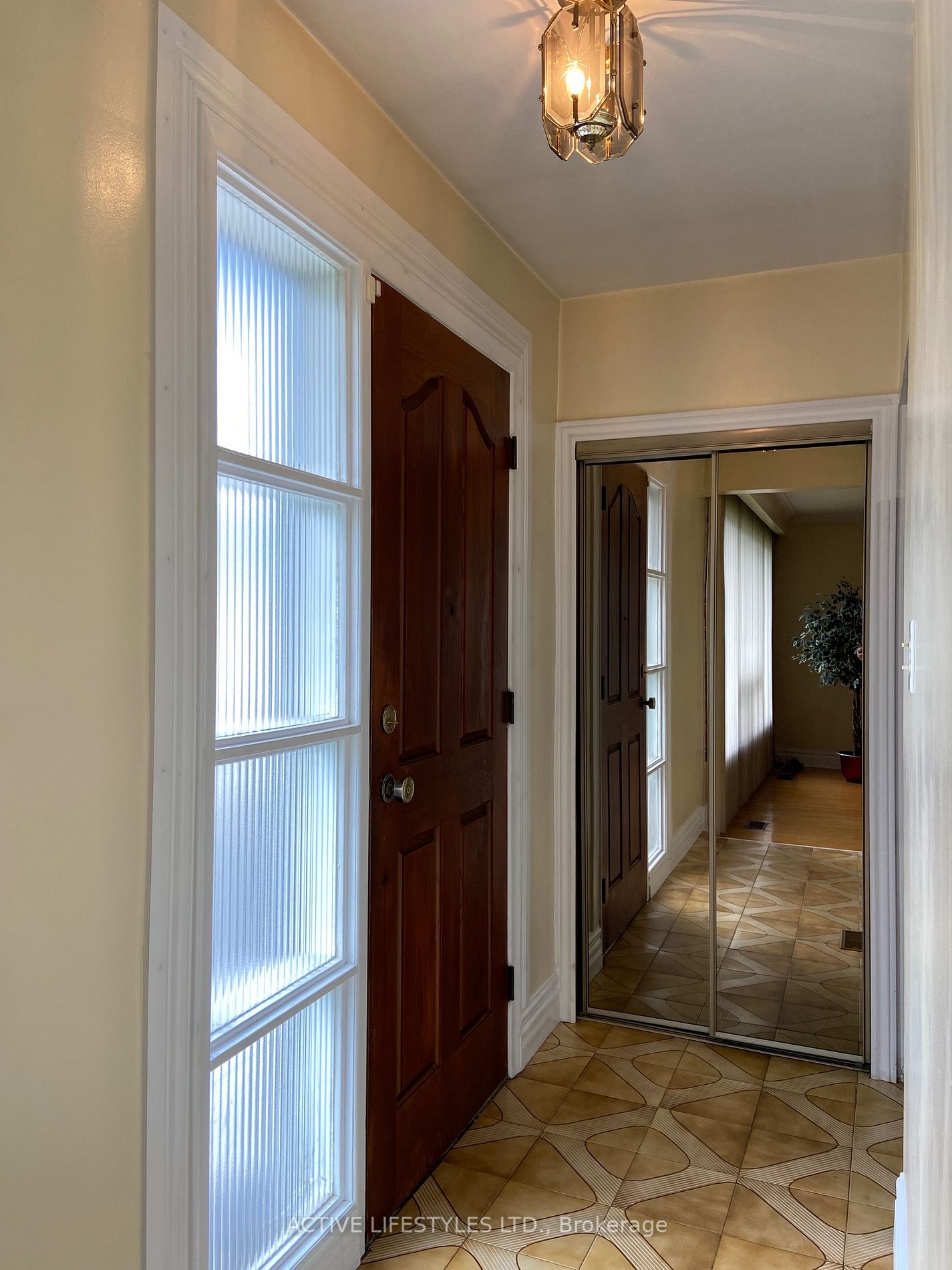 16 Chateau Court