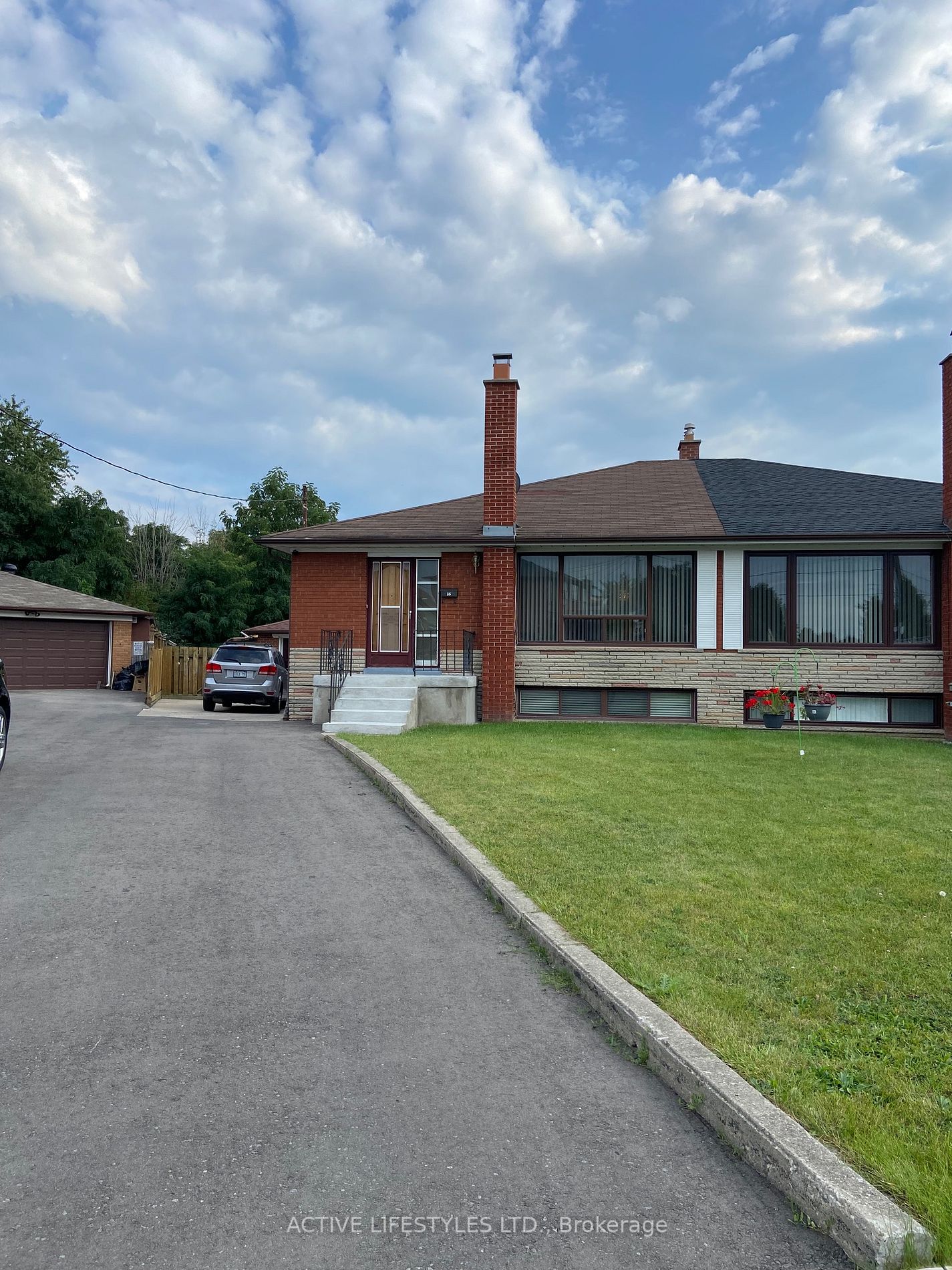 16 Chateau Crt