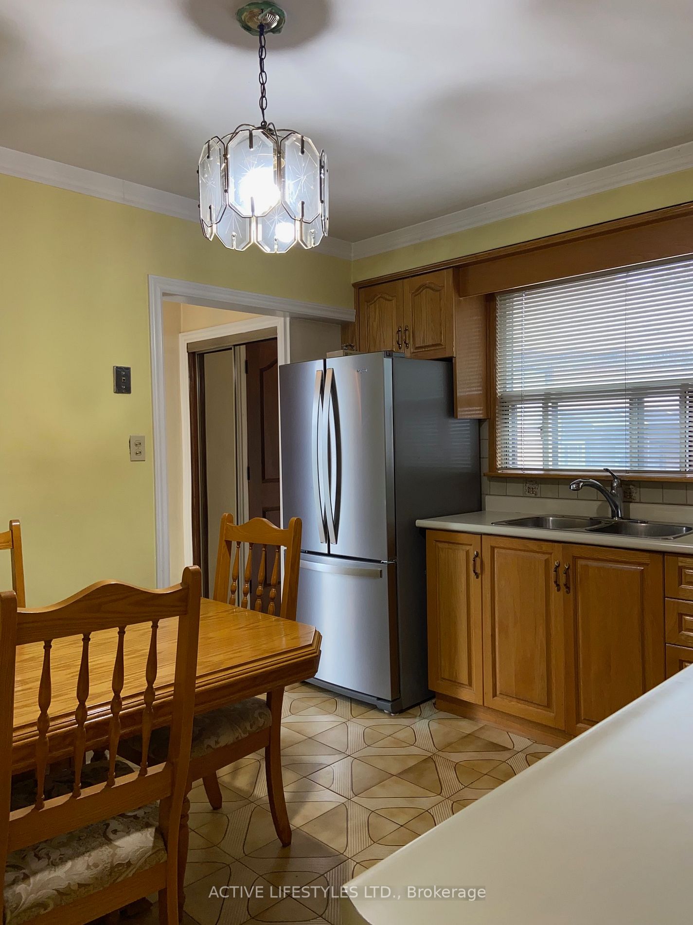 16 Chateau Court