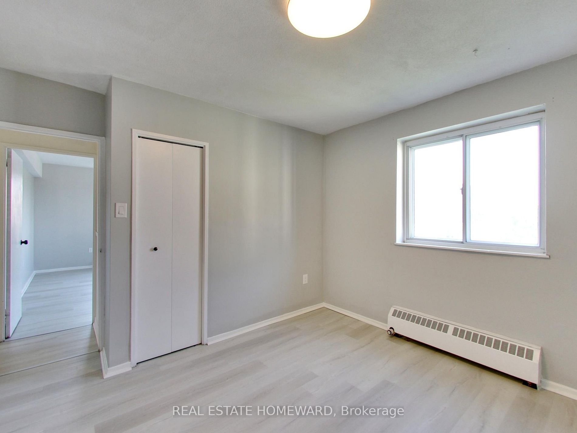 15 Elizabeth St N, #901