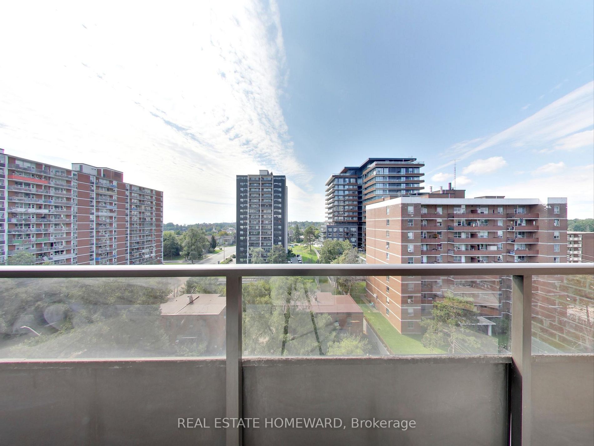 15 Elizabeth St N, #901