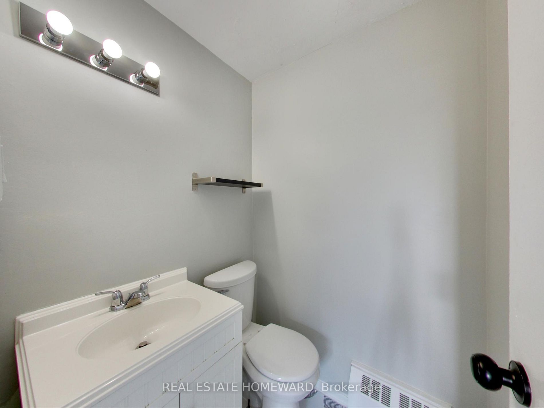 15 Elizabeth St N, #901