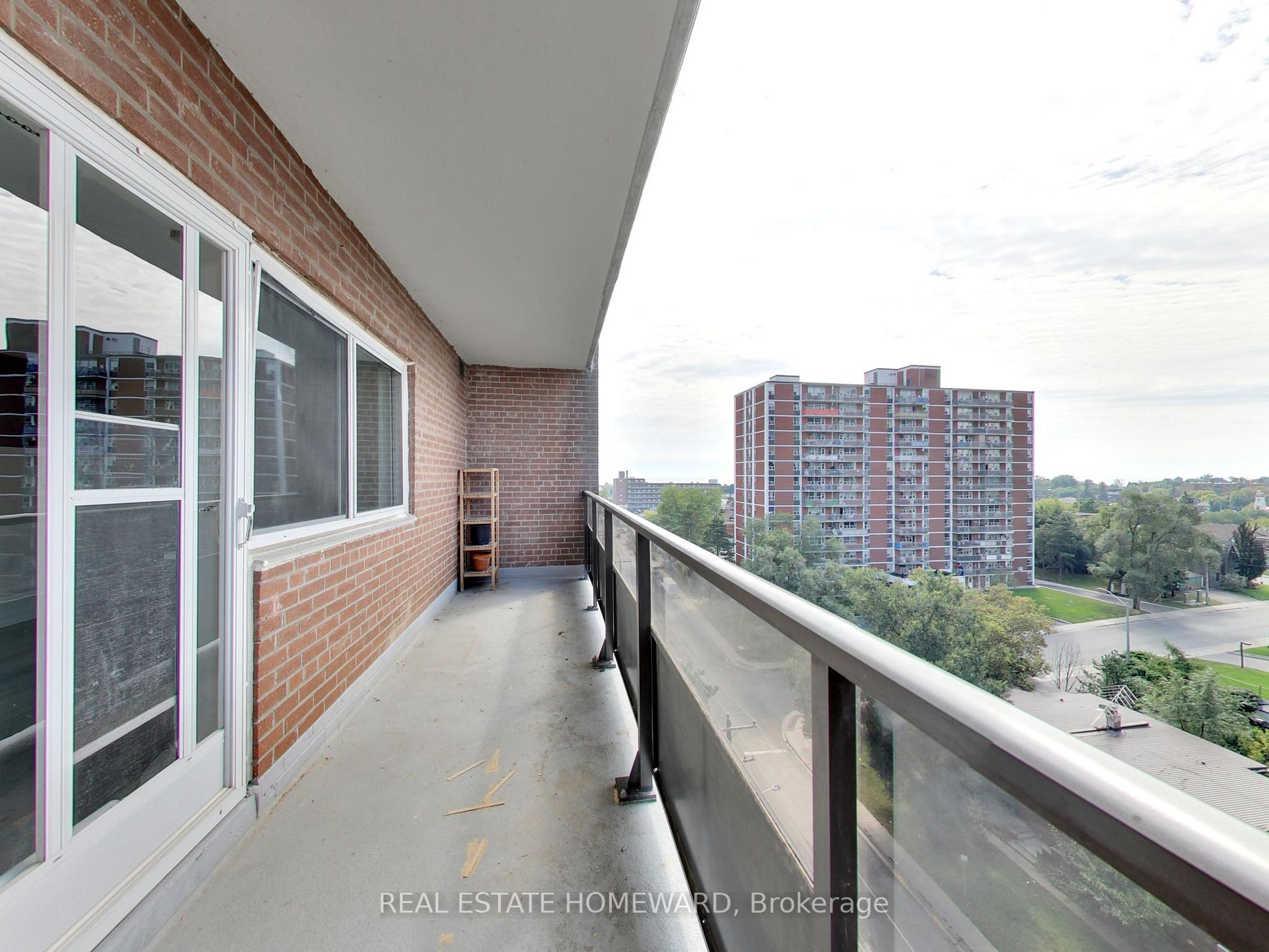 15 Elizabeth St N, #901