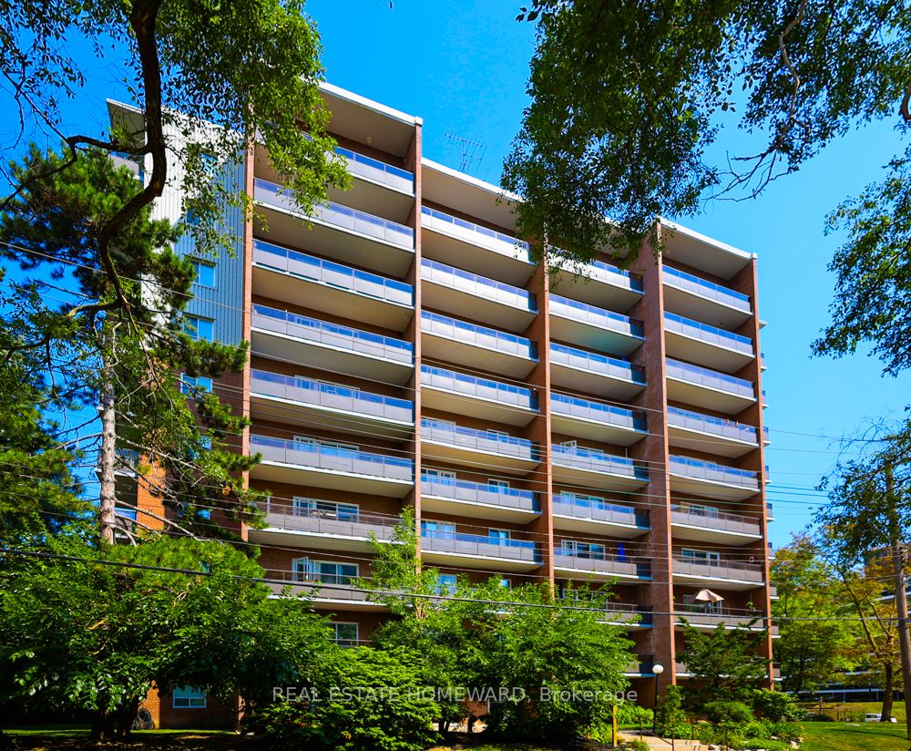 15 Elizabeth St N, #901