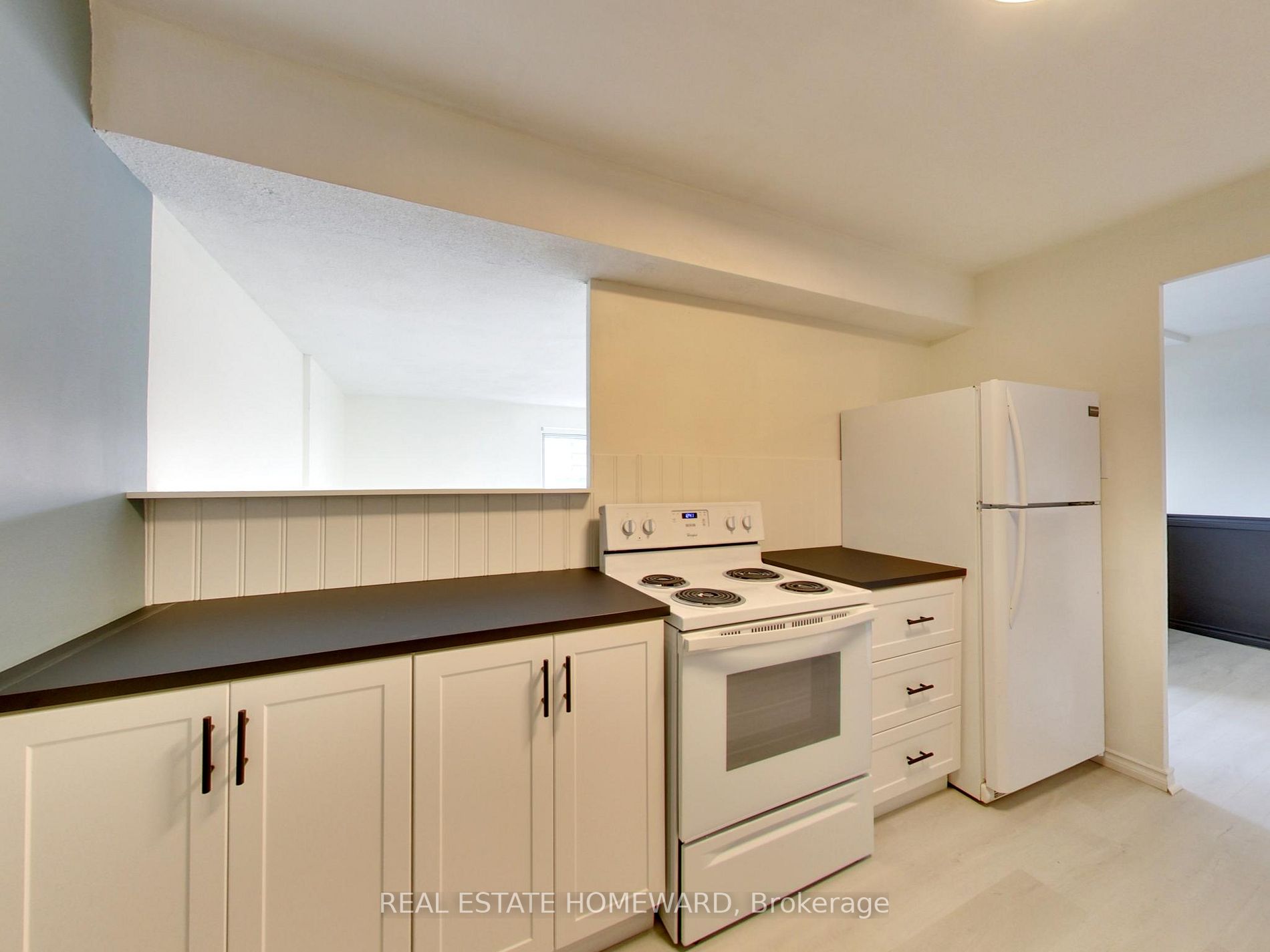15 Elizabeth St N, #901