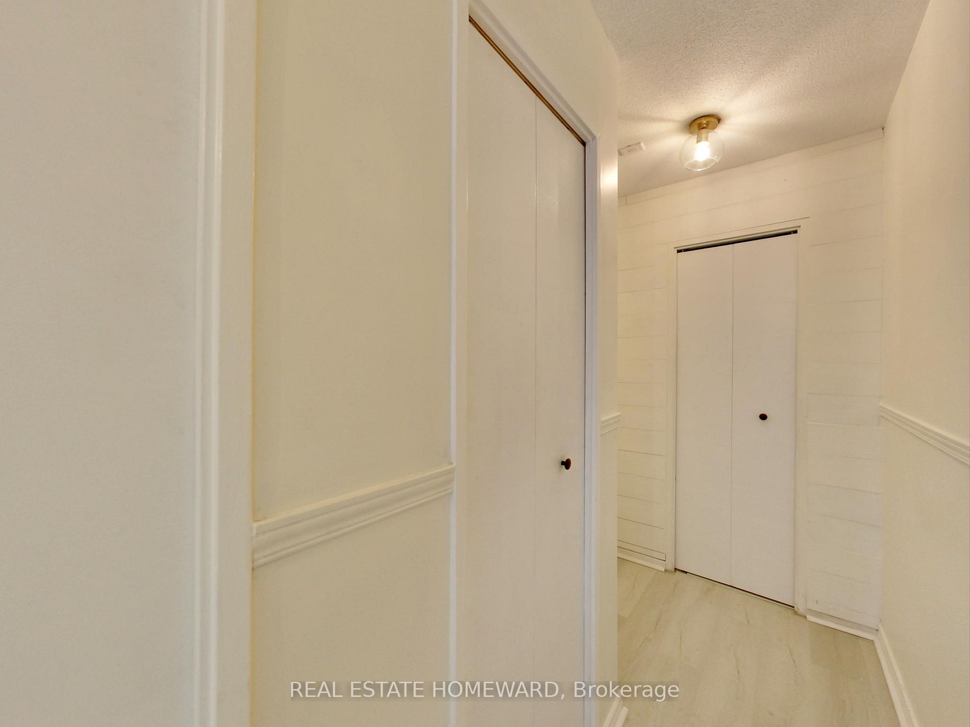 15 Elizabeth St N, #901