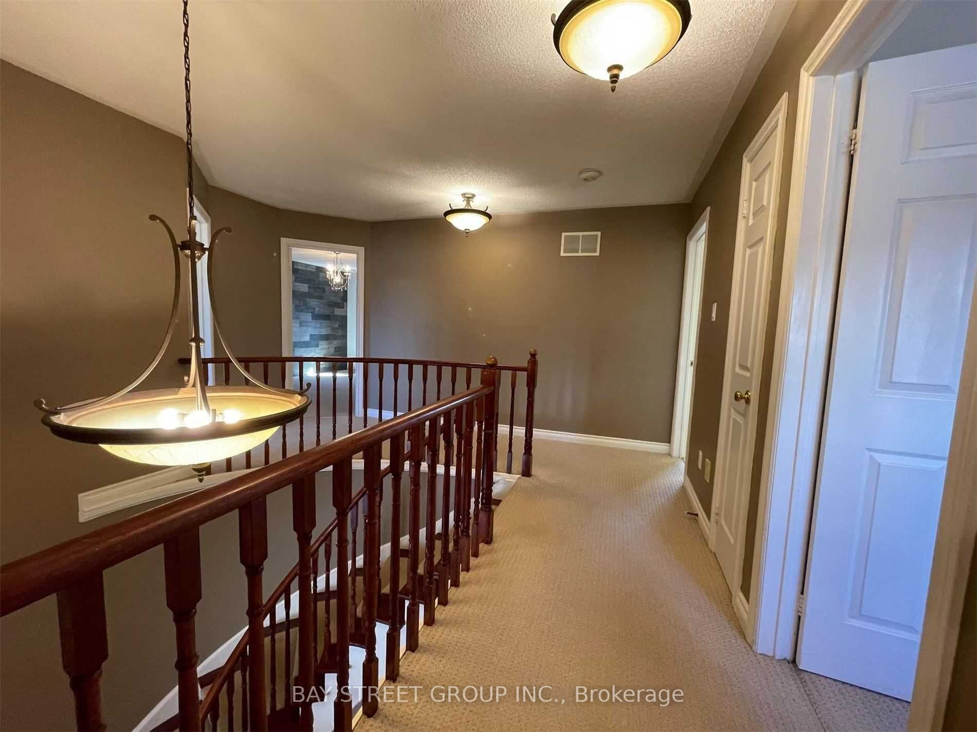 2079 Pineview Dr