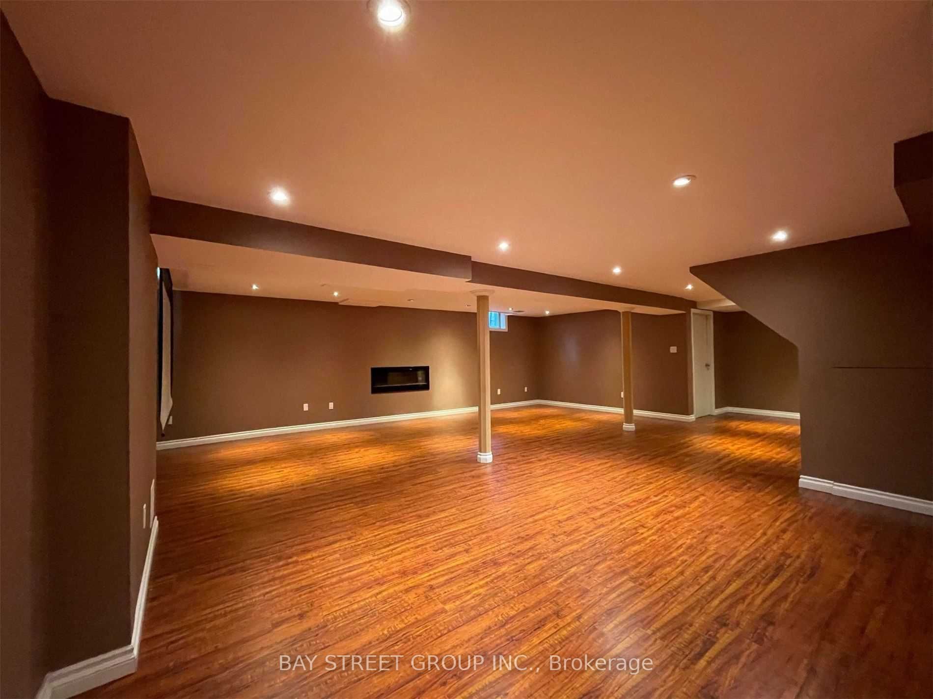 2079 Pineview Dr