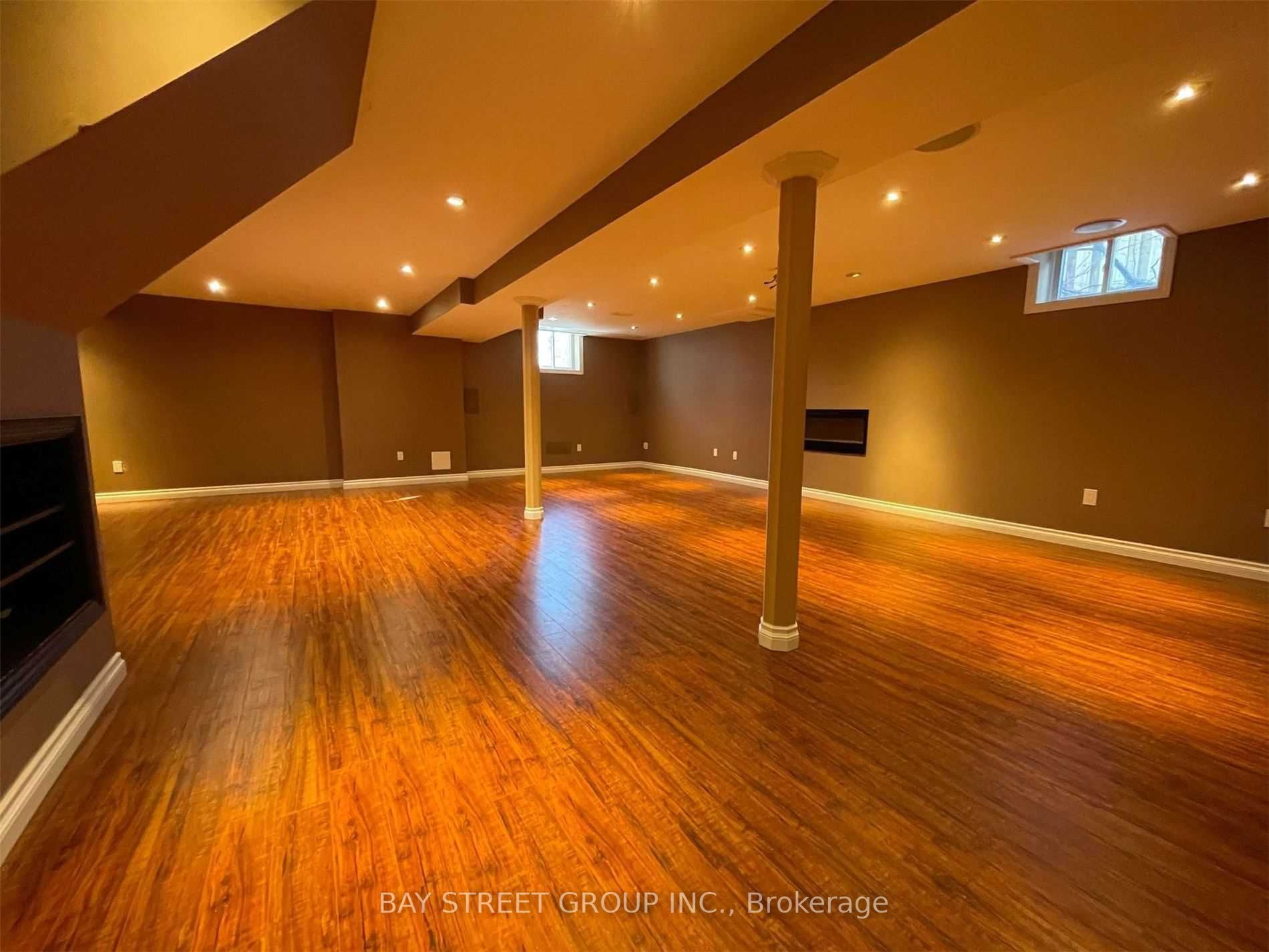 2079 Pineview Dr