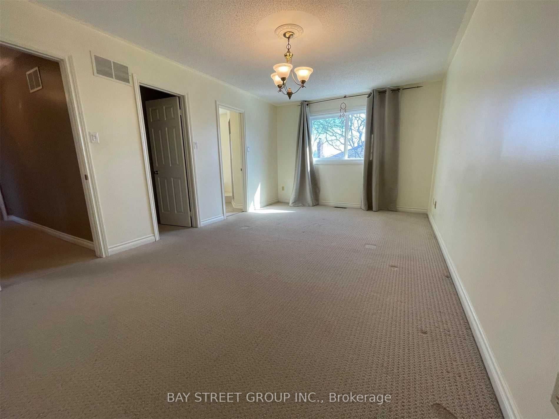 2079 Pineview Dr