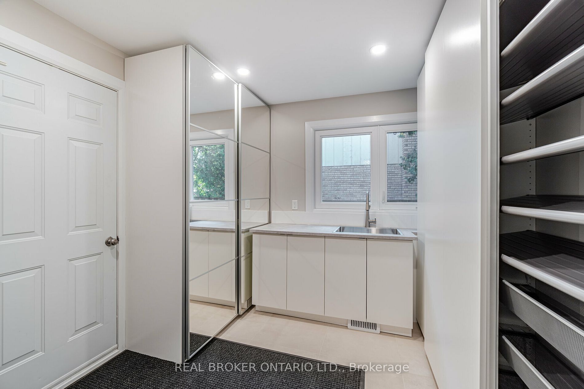 2315 Bennington Gate