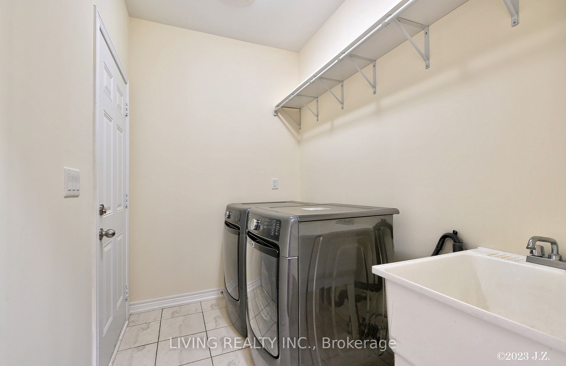 366 Cedar Hedge Rd