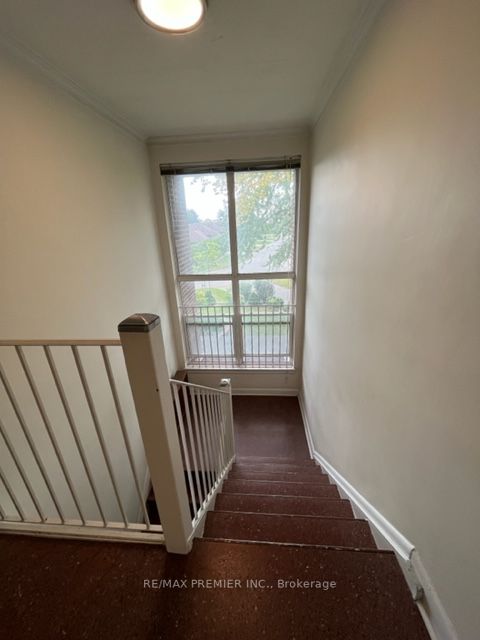 52 Cuffley Cres N, #6 Apts.