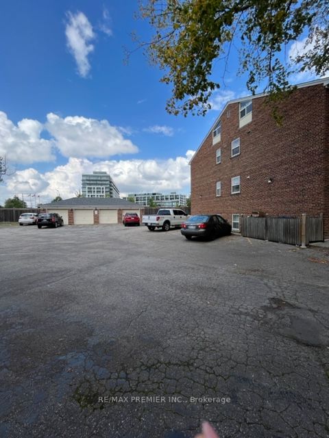 52 Cuffley Cres N, #6 Apts.