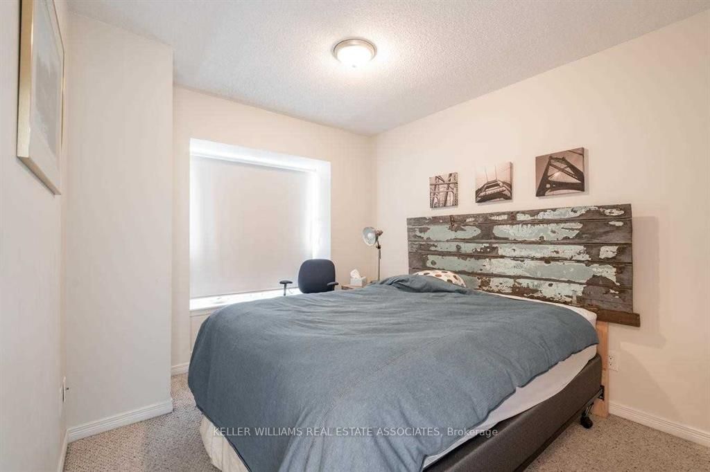 9 George Street N, #1804