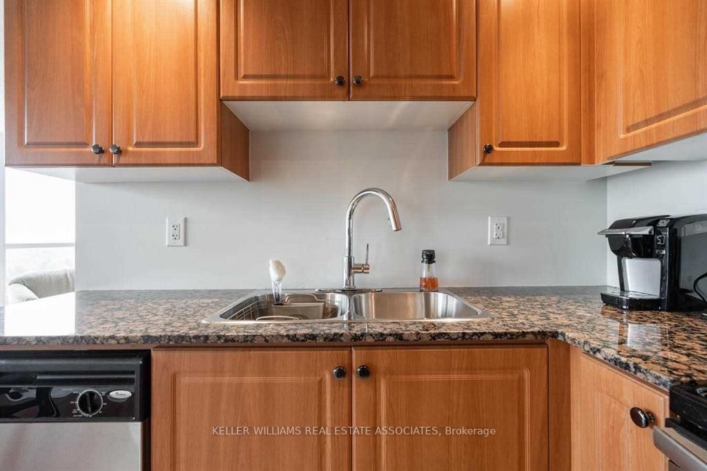 9 George Street N, #1804