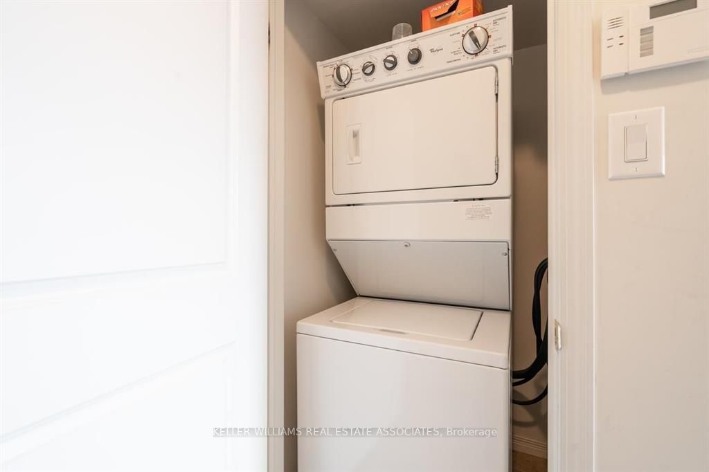 9 George Street N, #1804