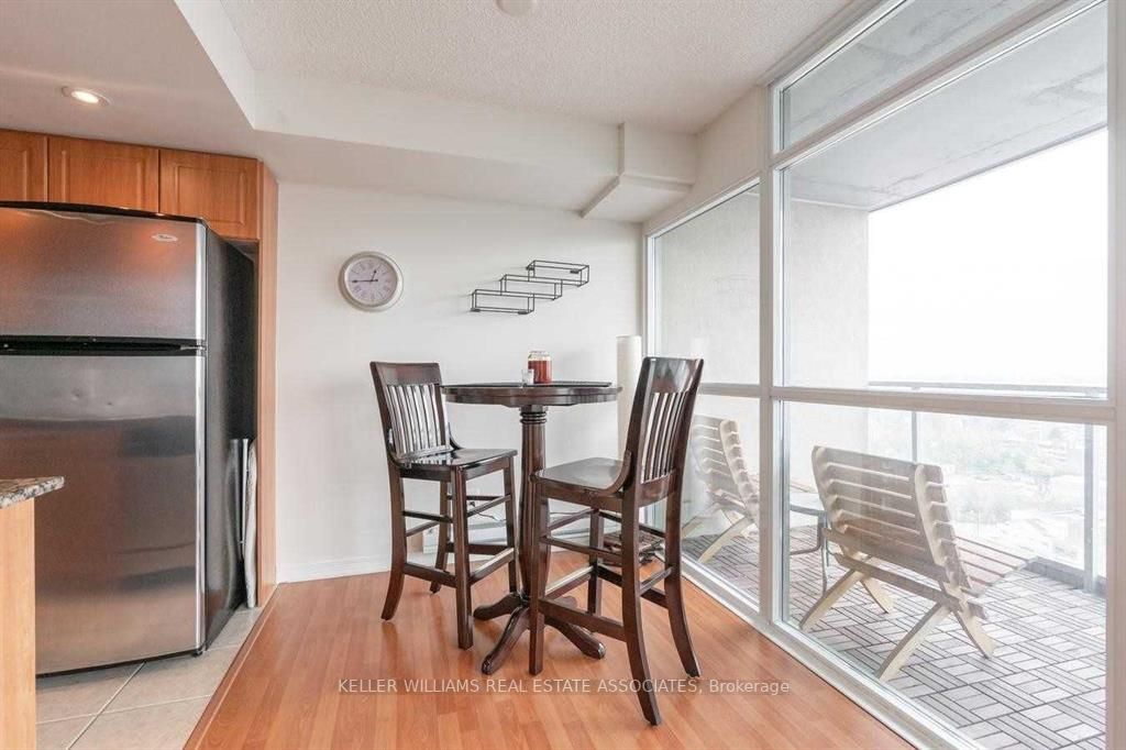 9 George Street N, #1804