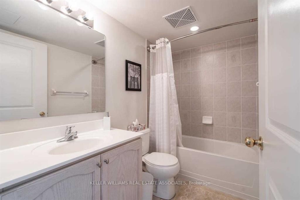 9 George Street N, #1804