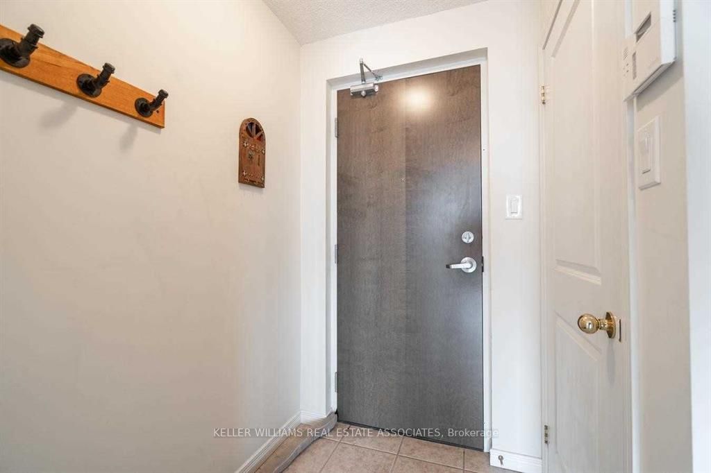 9 George St N, #1804