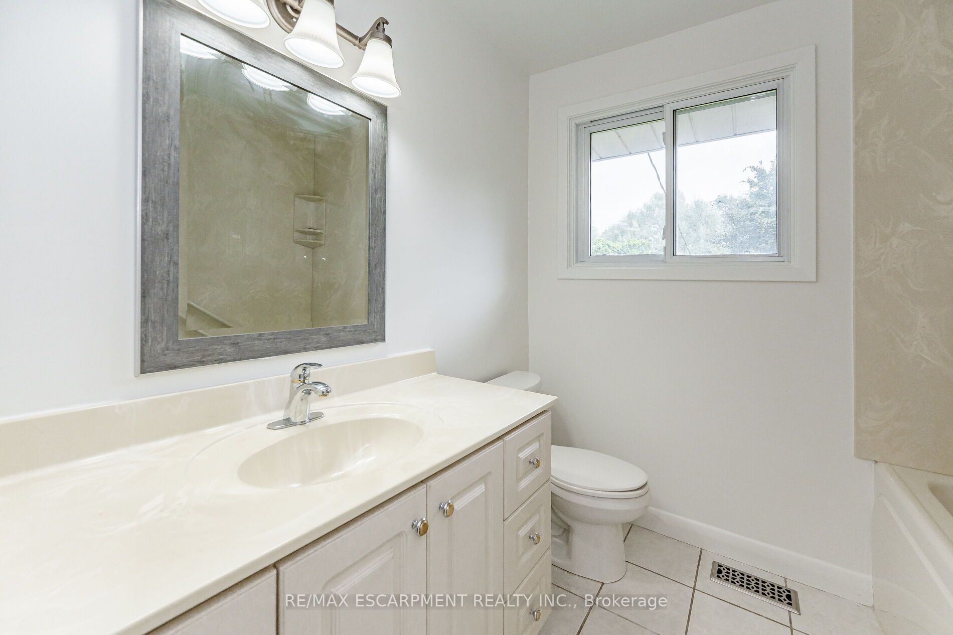 395 Erindale Drive