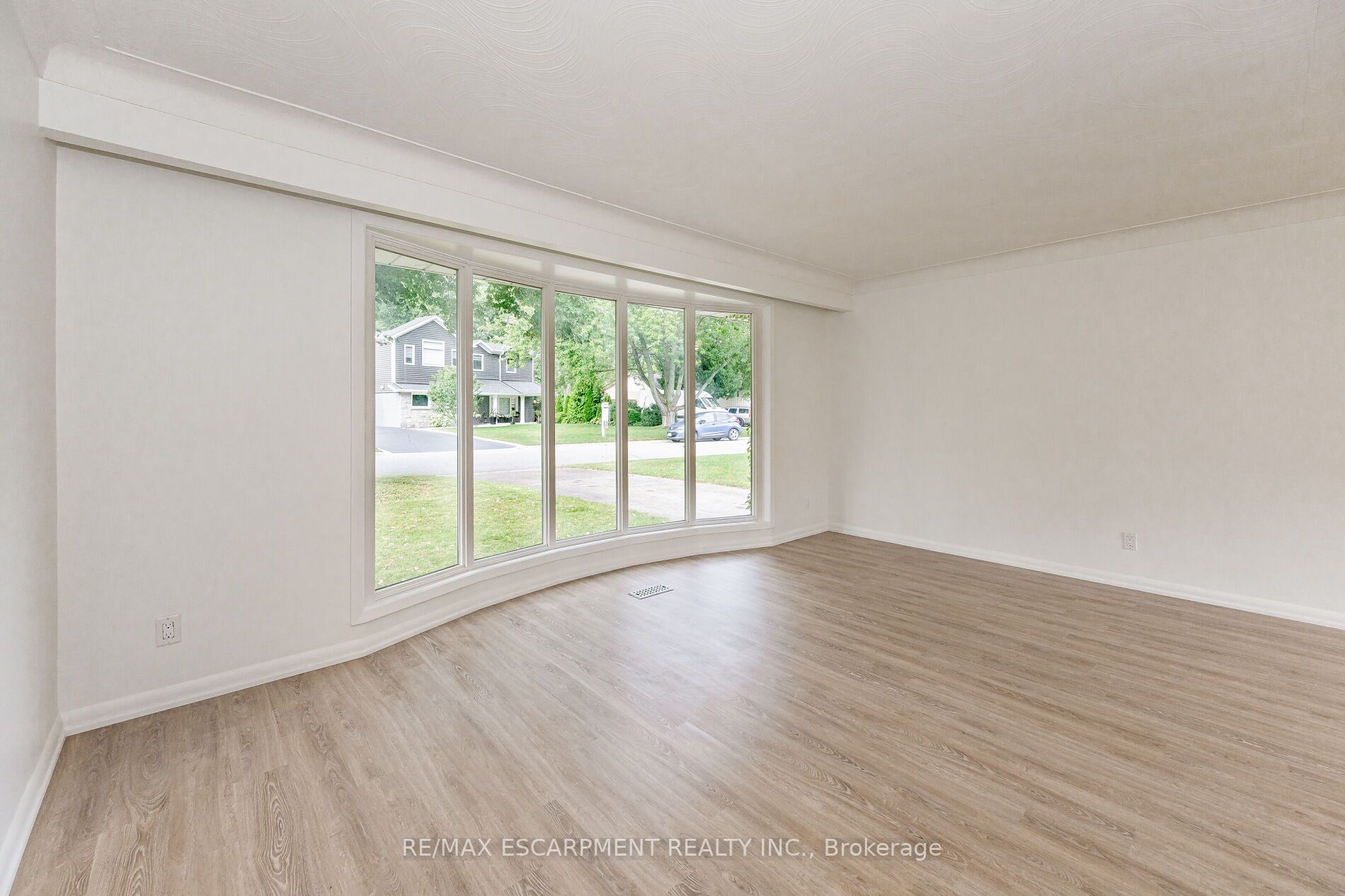395 Erindale Drive
