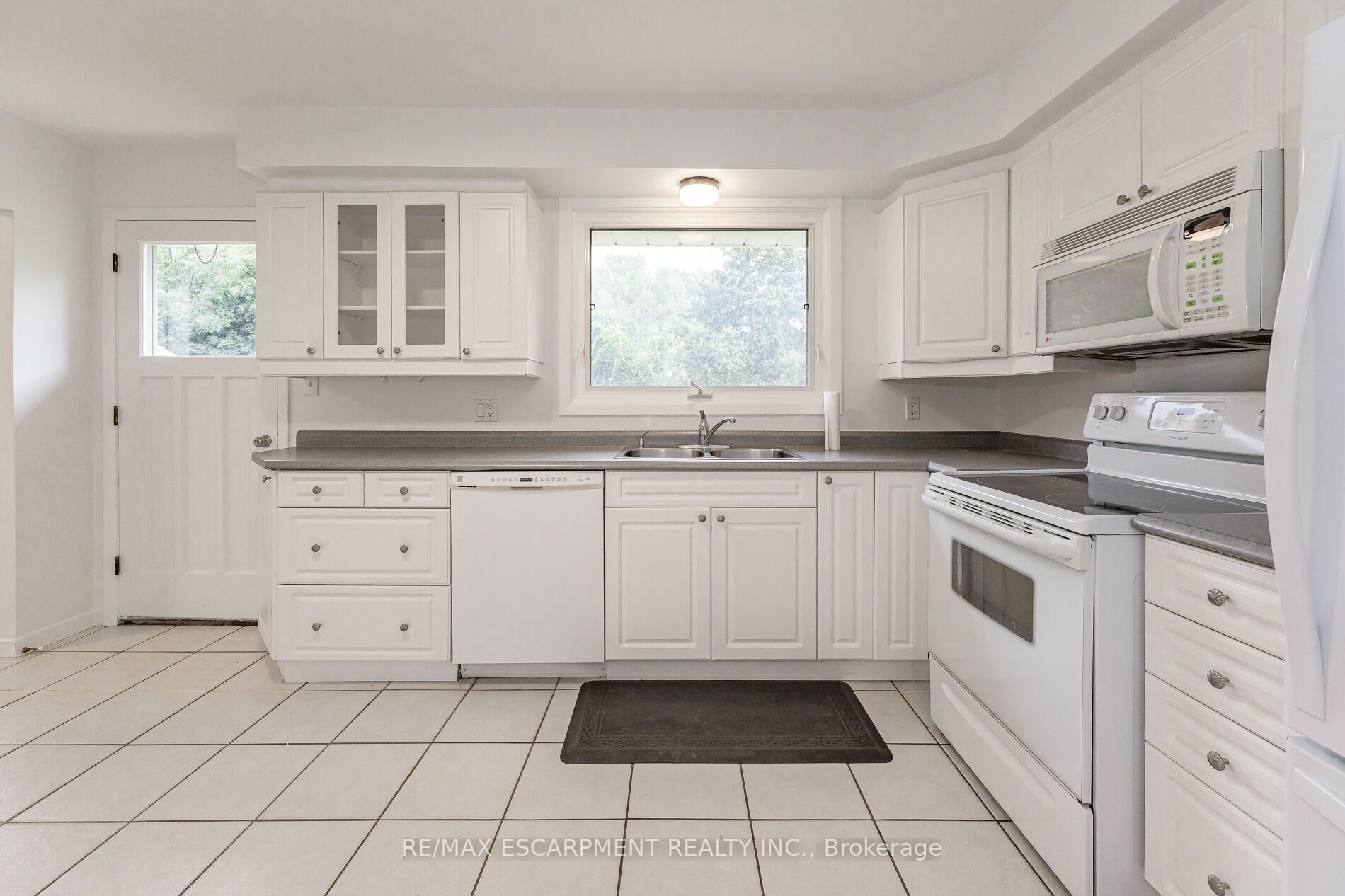 395 Erindale Drive