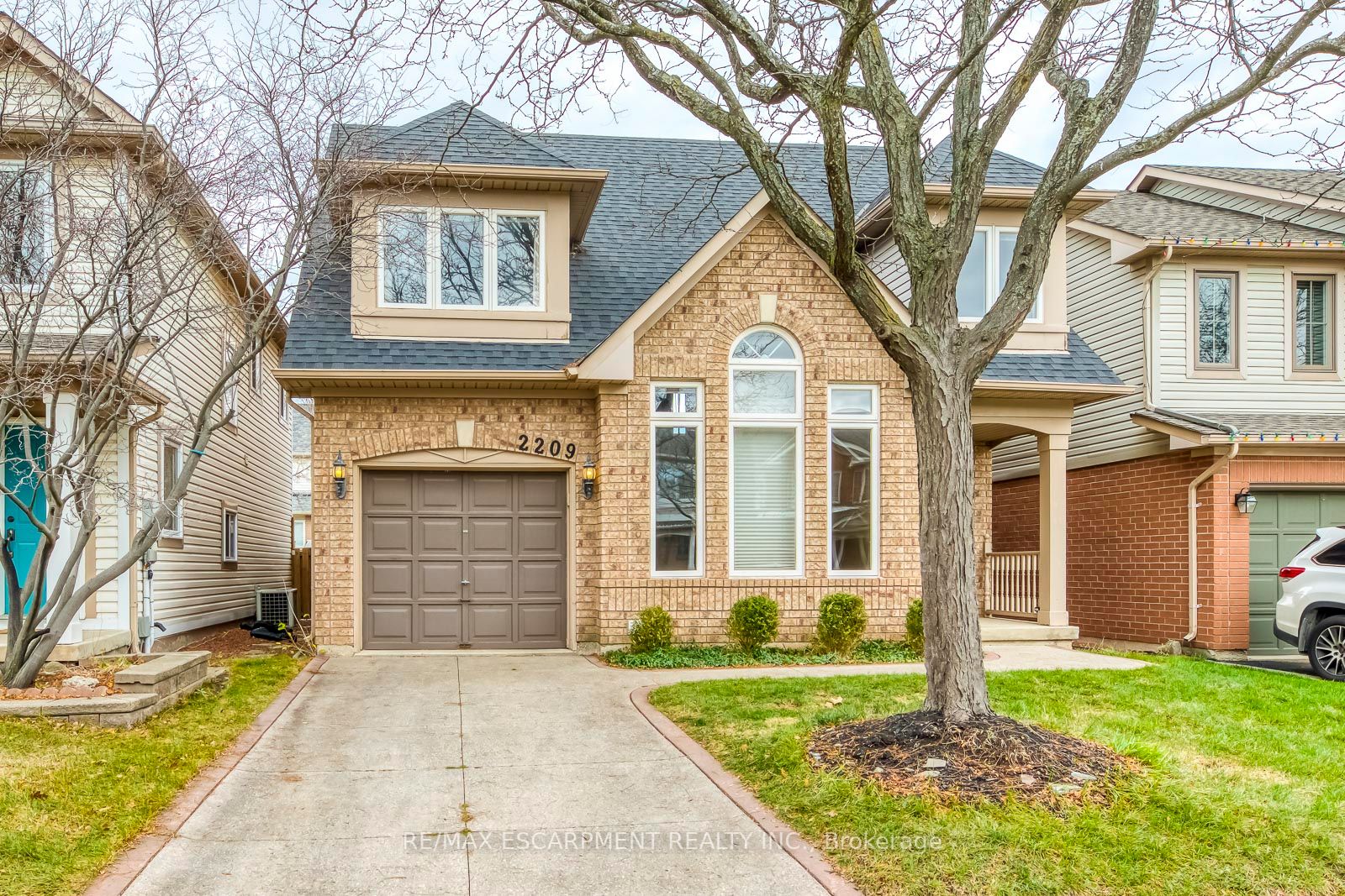 2209 Shadetree Ave