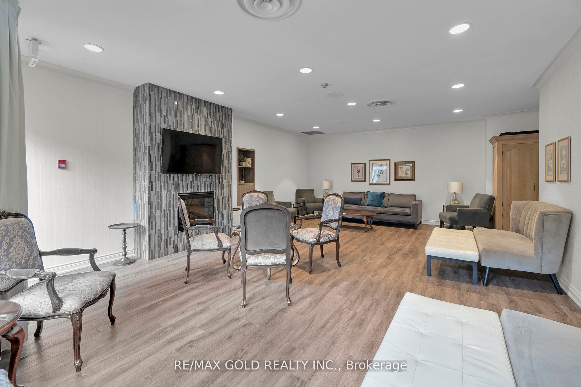55 Kingsbridge Garden Circle, #613