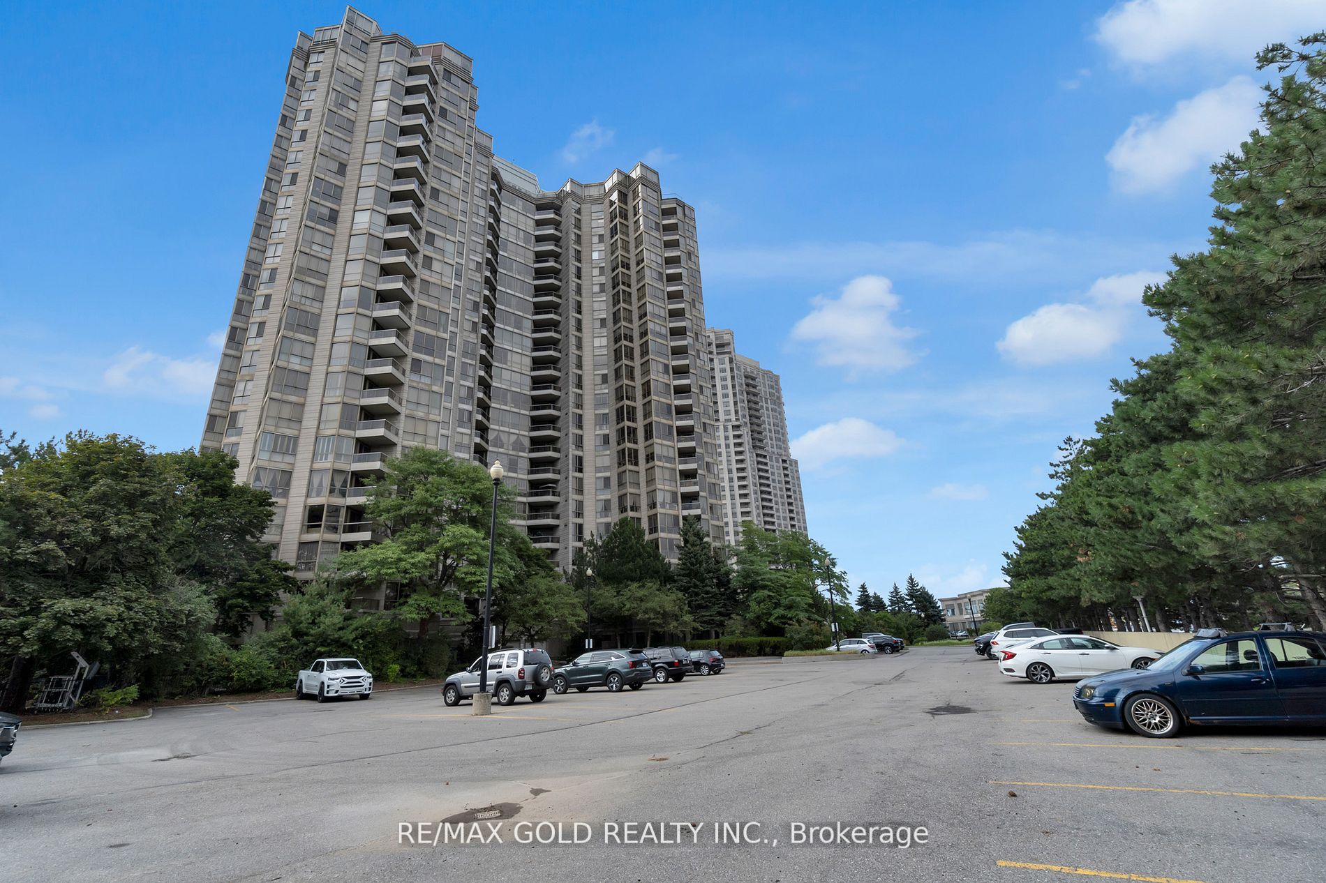 55 Kingsbridge Garden Circle, #613