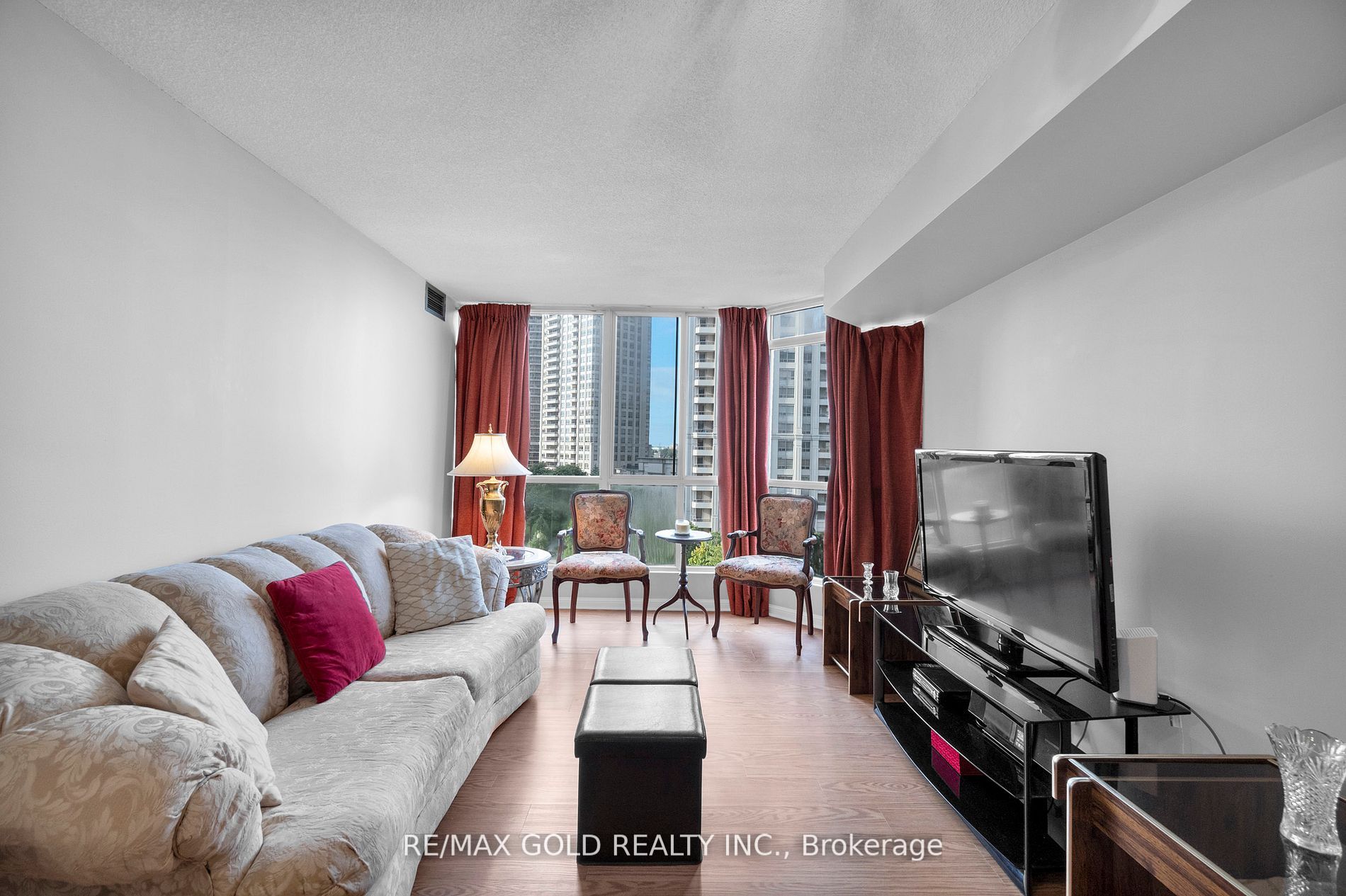 55 Kingsbridge Garden Circle, #613