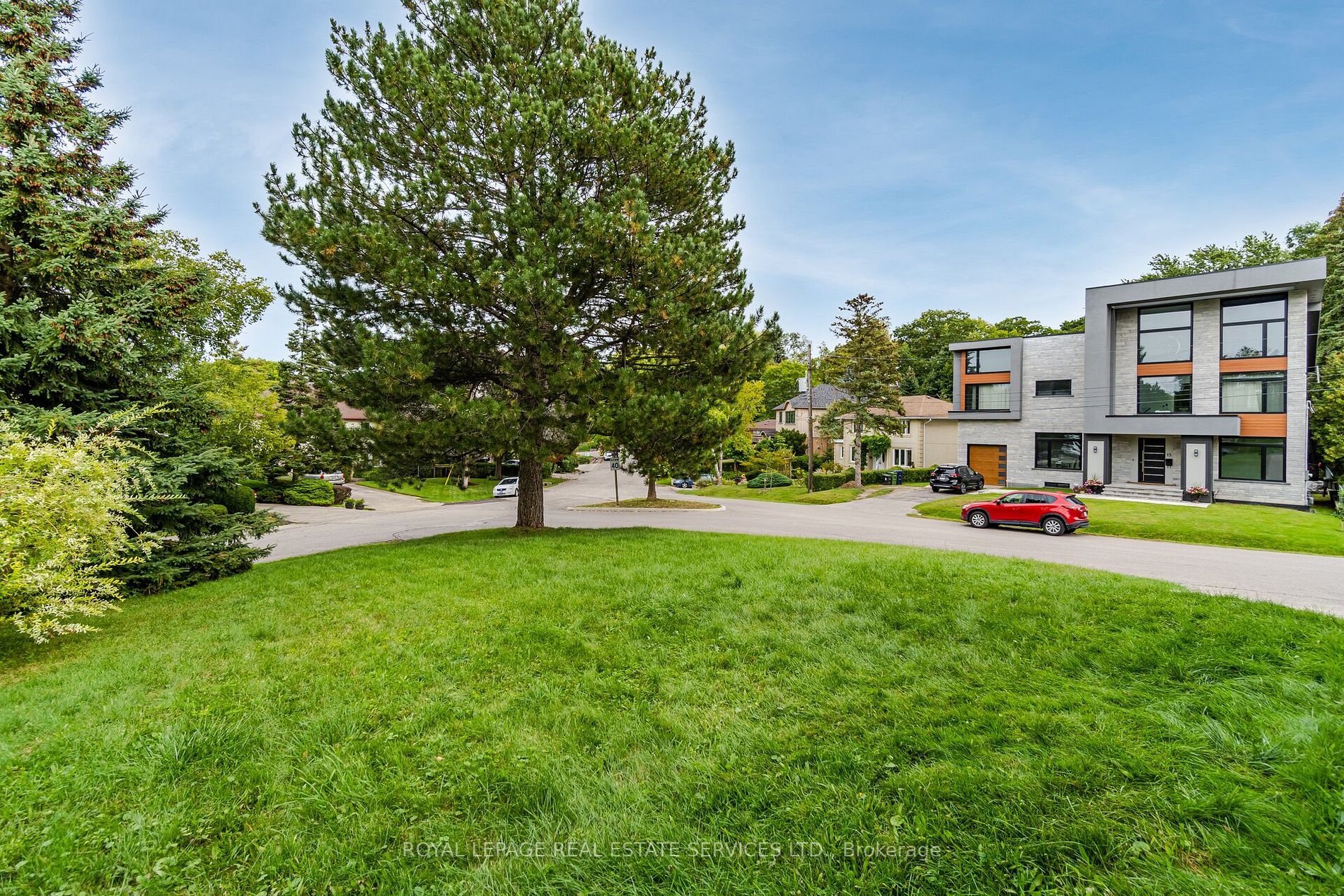 12 River Valley Crescent