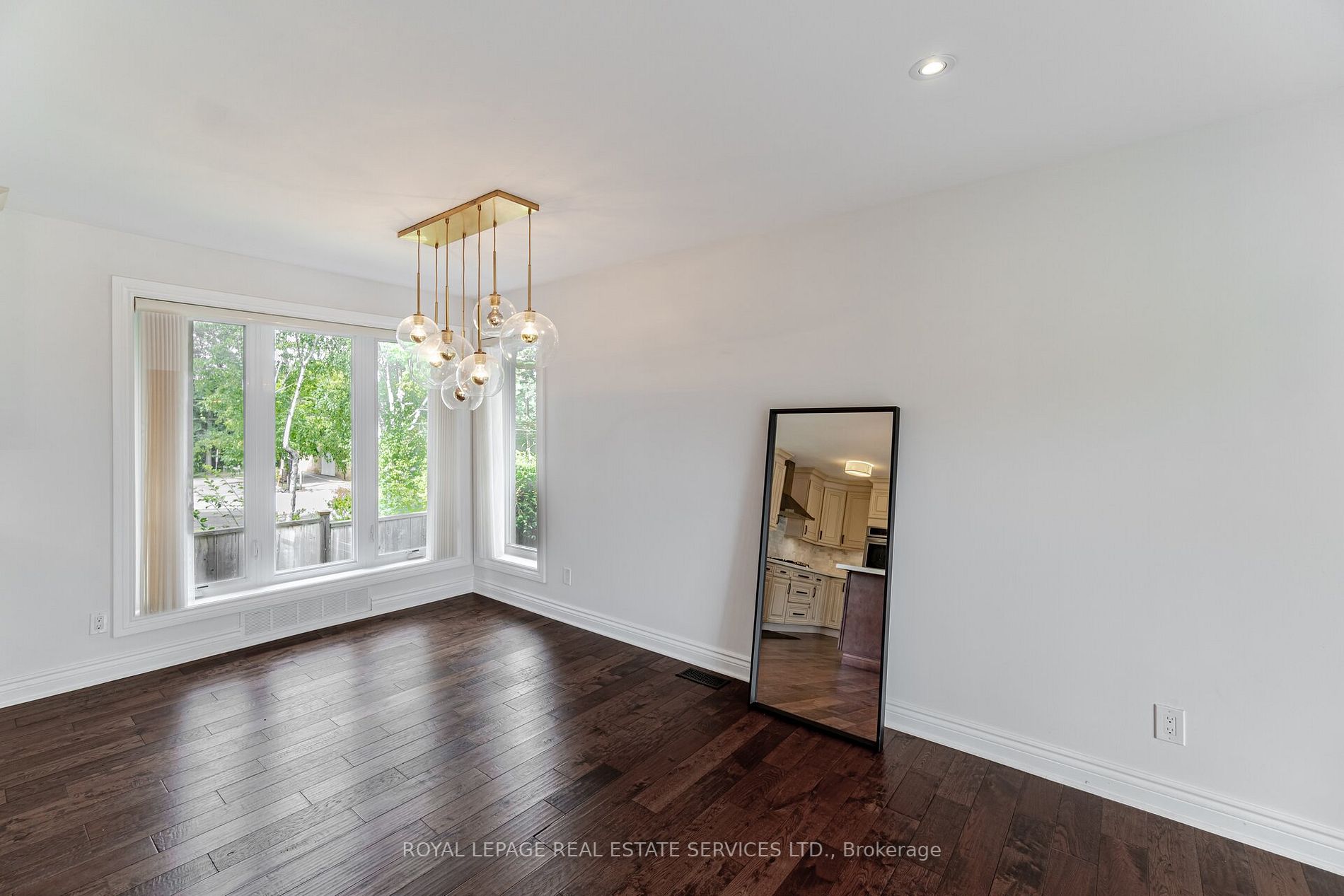 12 River Valley Crescent