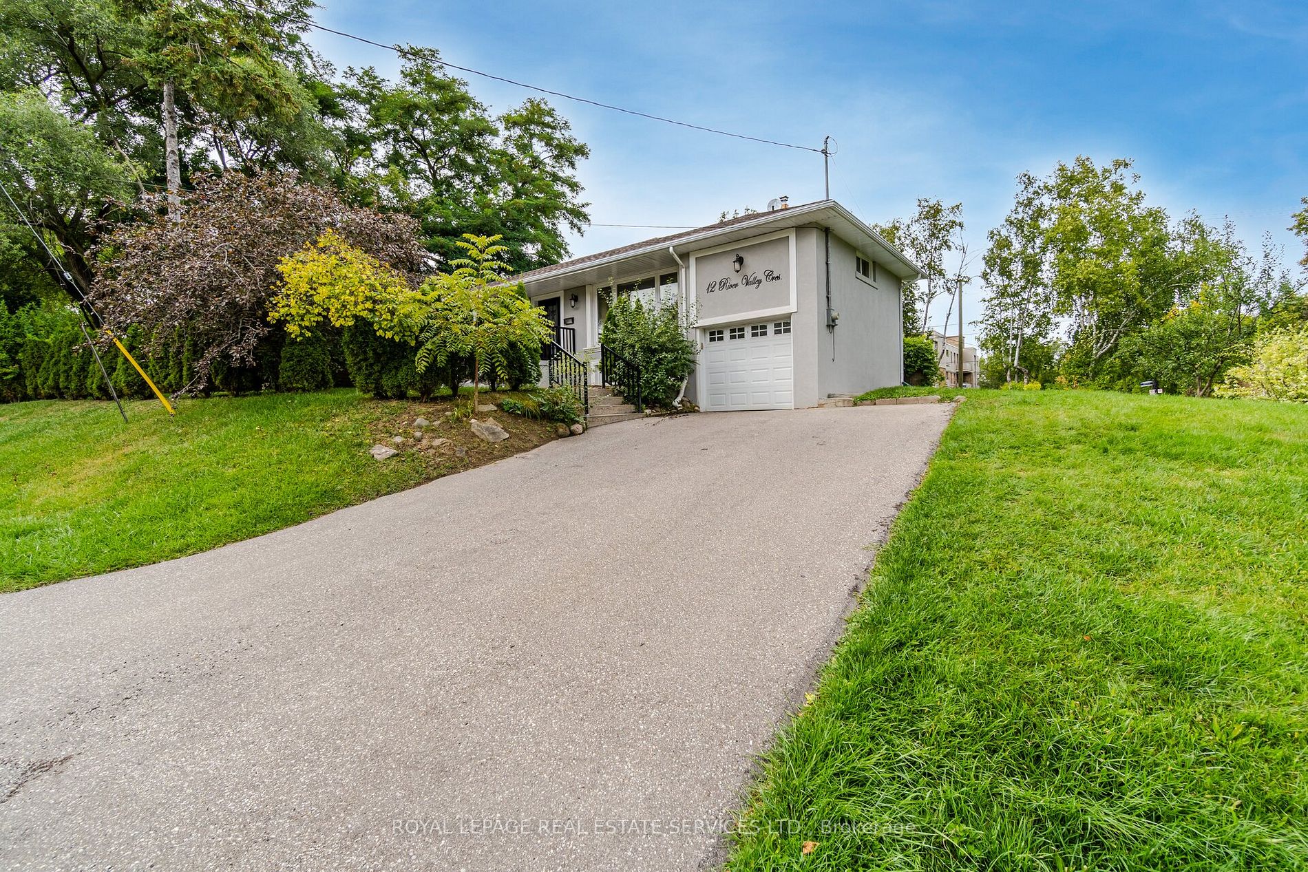 12 River Valley Cres