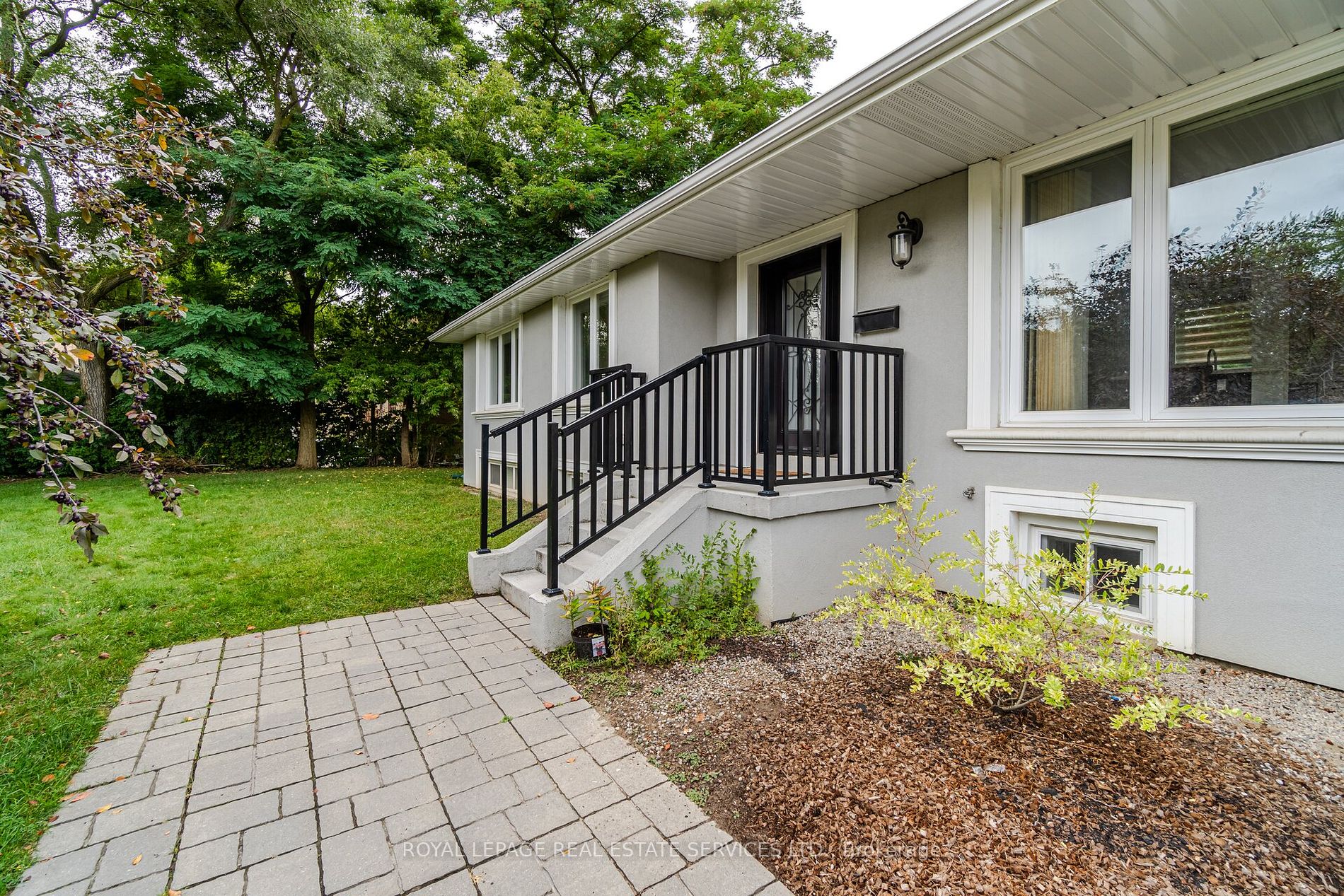 12 River Valley Cres