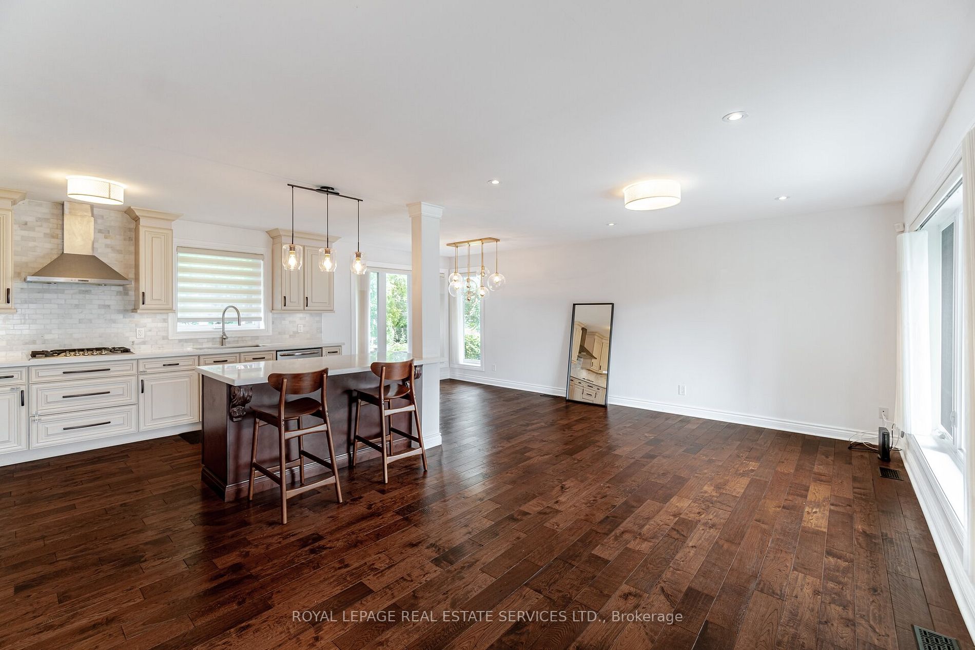 12 River Valley Crescent