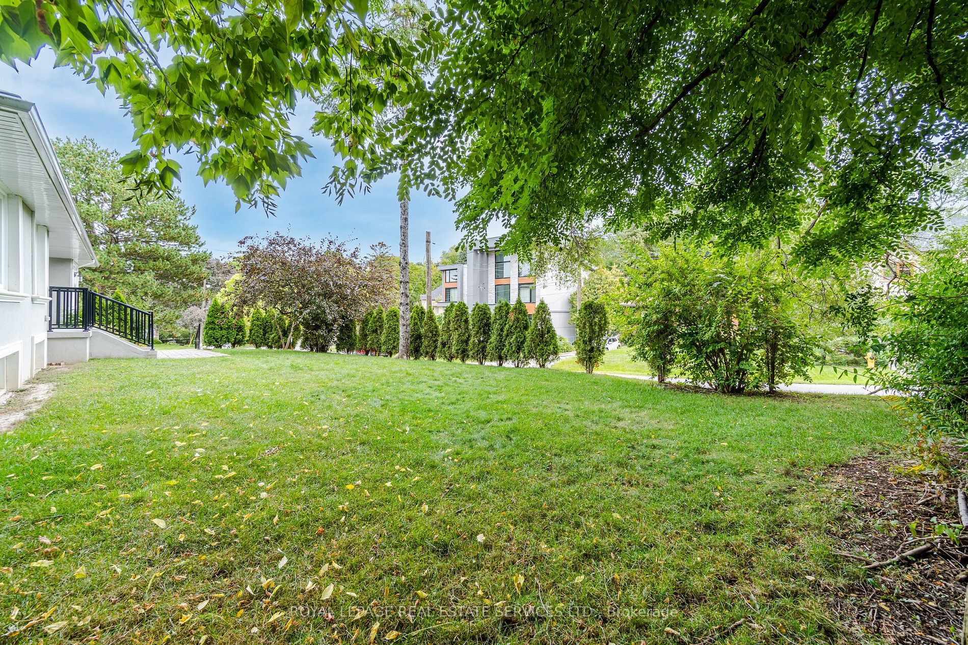 12 River Valley Crescent