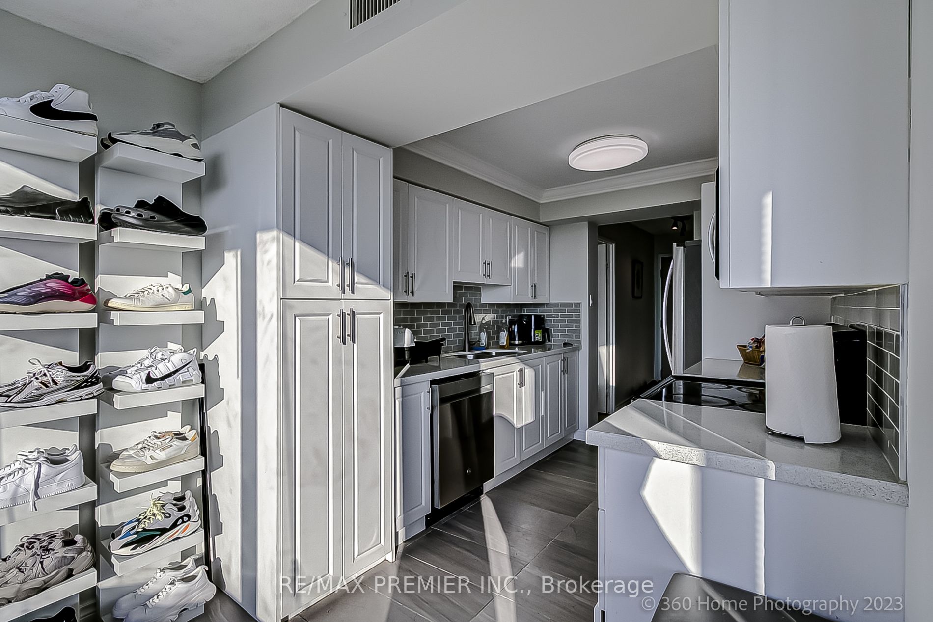 350 Rathburn Rd W, #1907