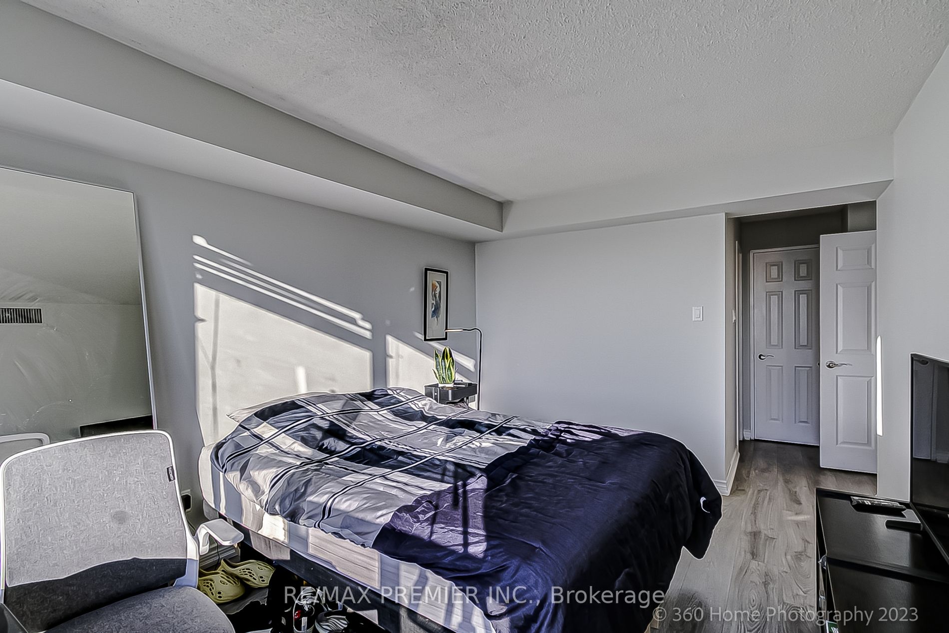 350 Rathburn Rd W, #1907