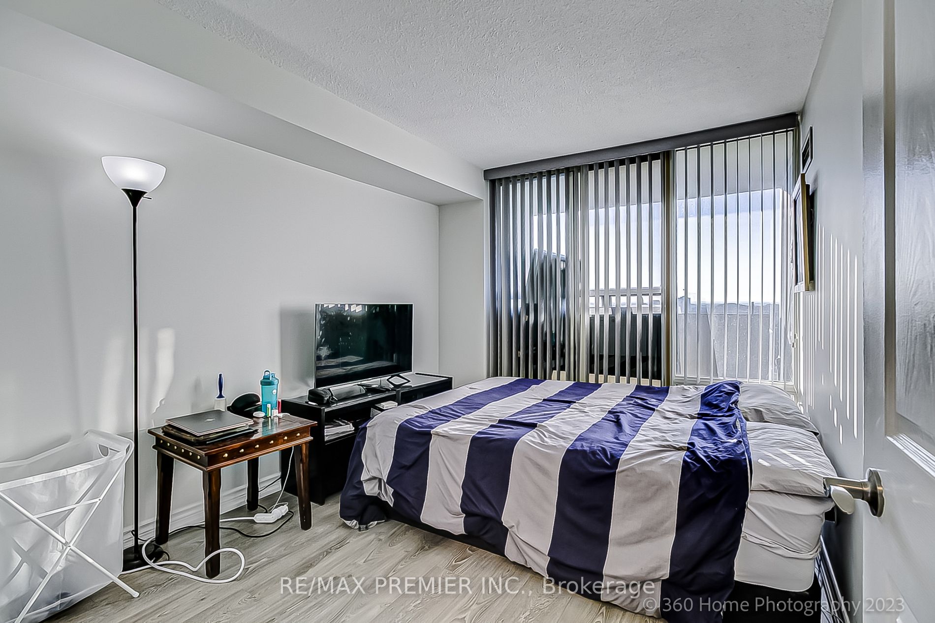 350 Rathburn Rd W, #1907