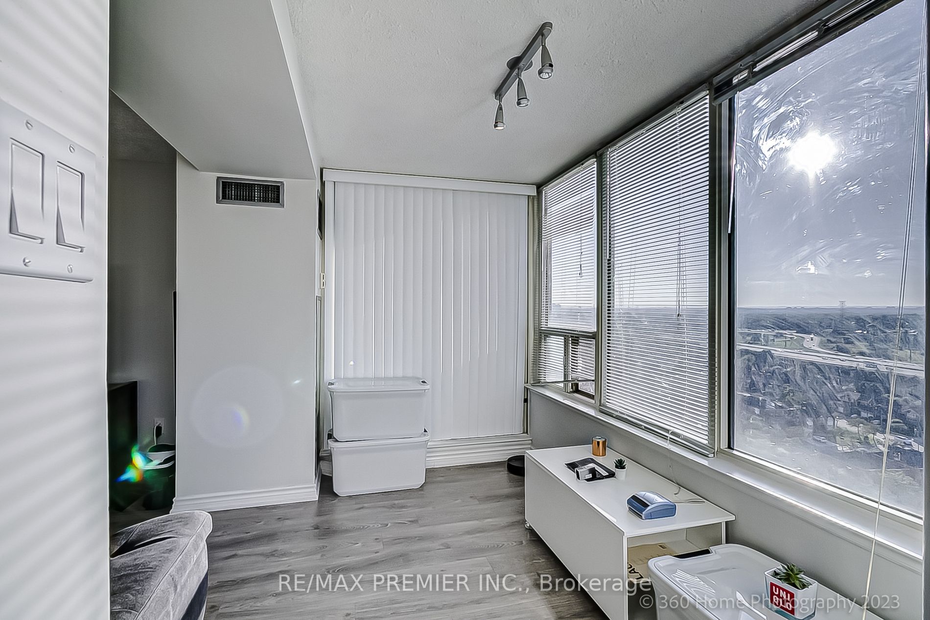 350 Rathburn Rd W, #1907