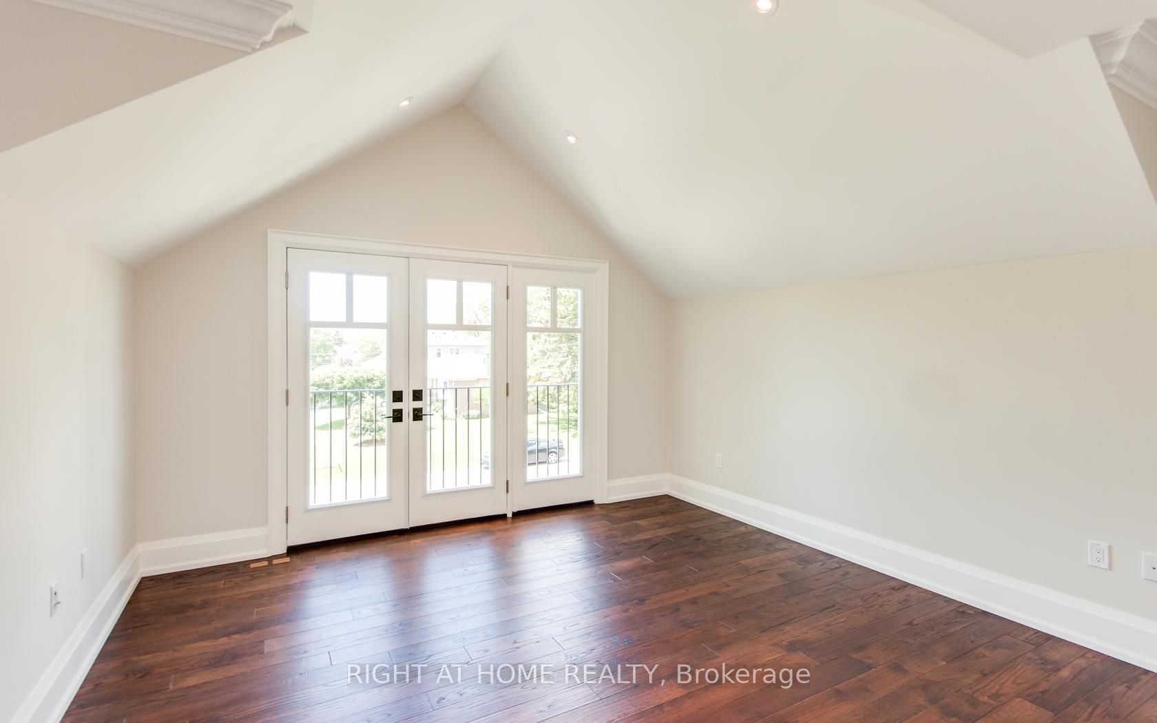 247 Woodale Ave