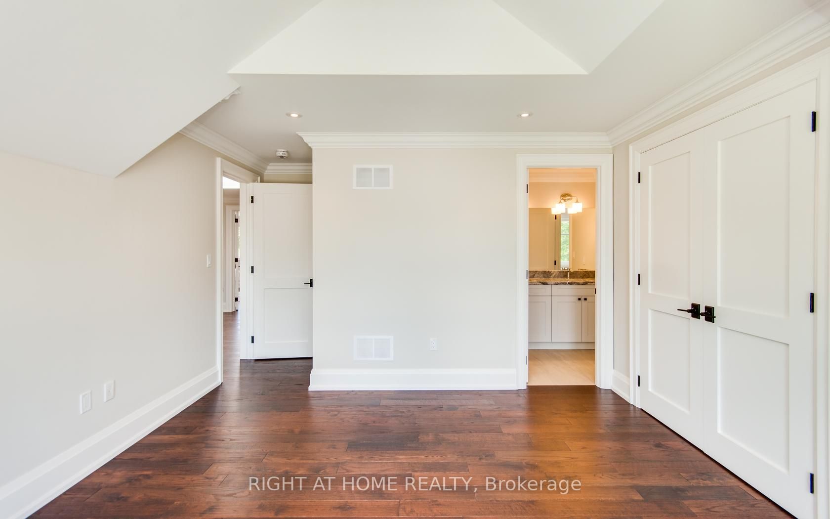 247 Woodale Ave