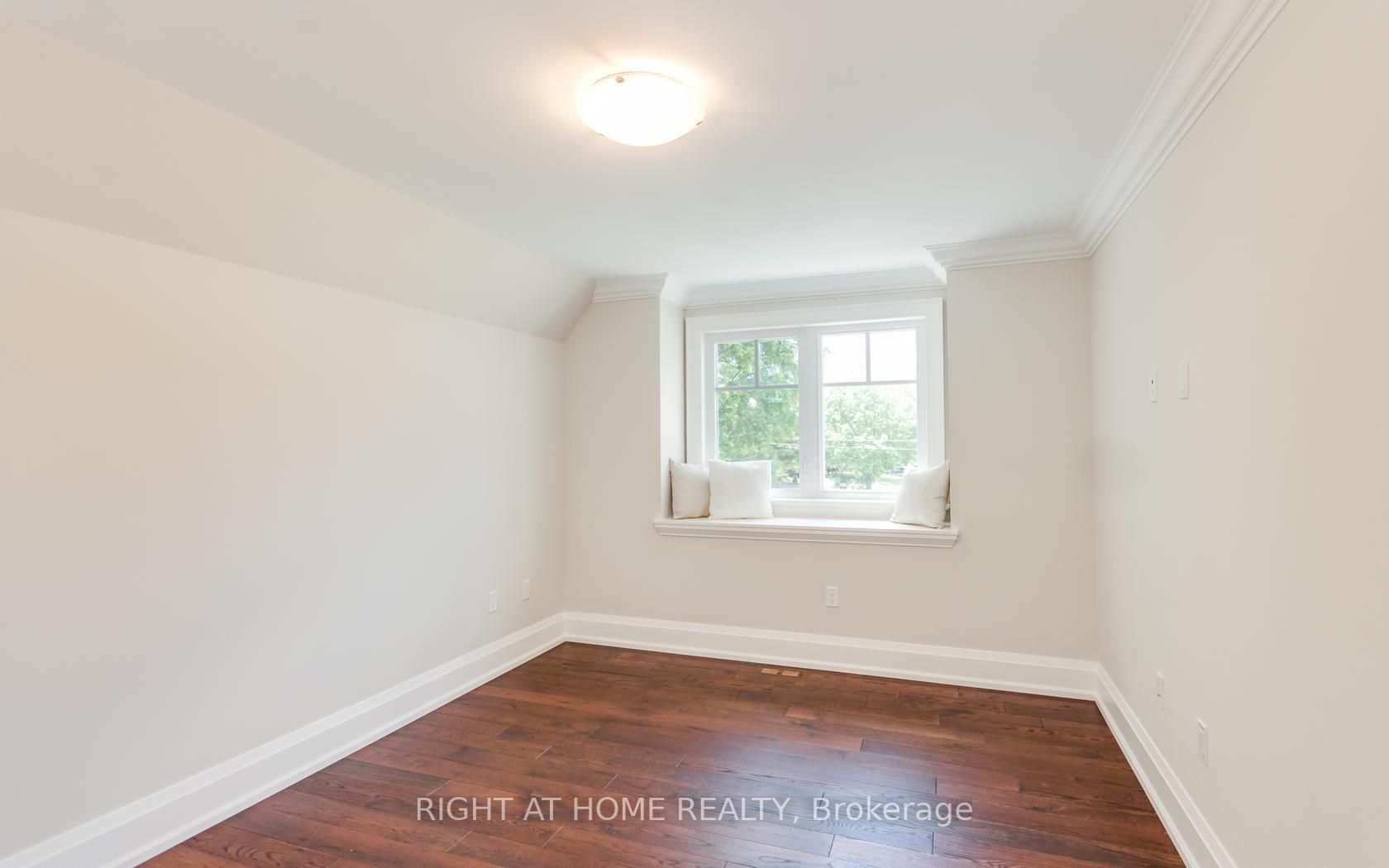 247 Woodale Ave