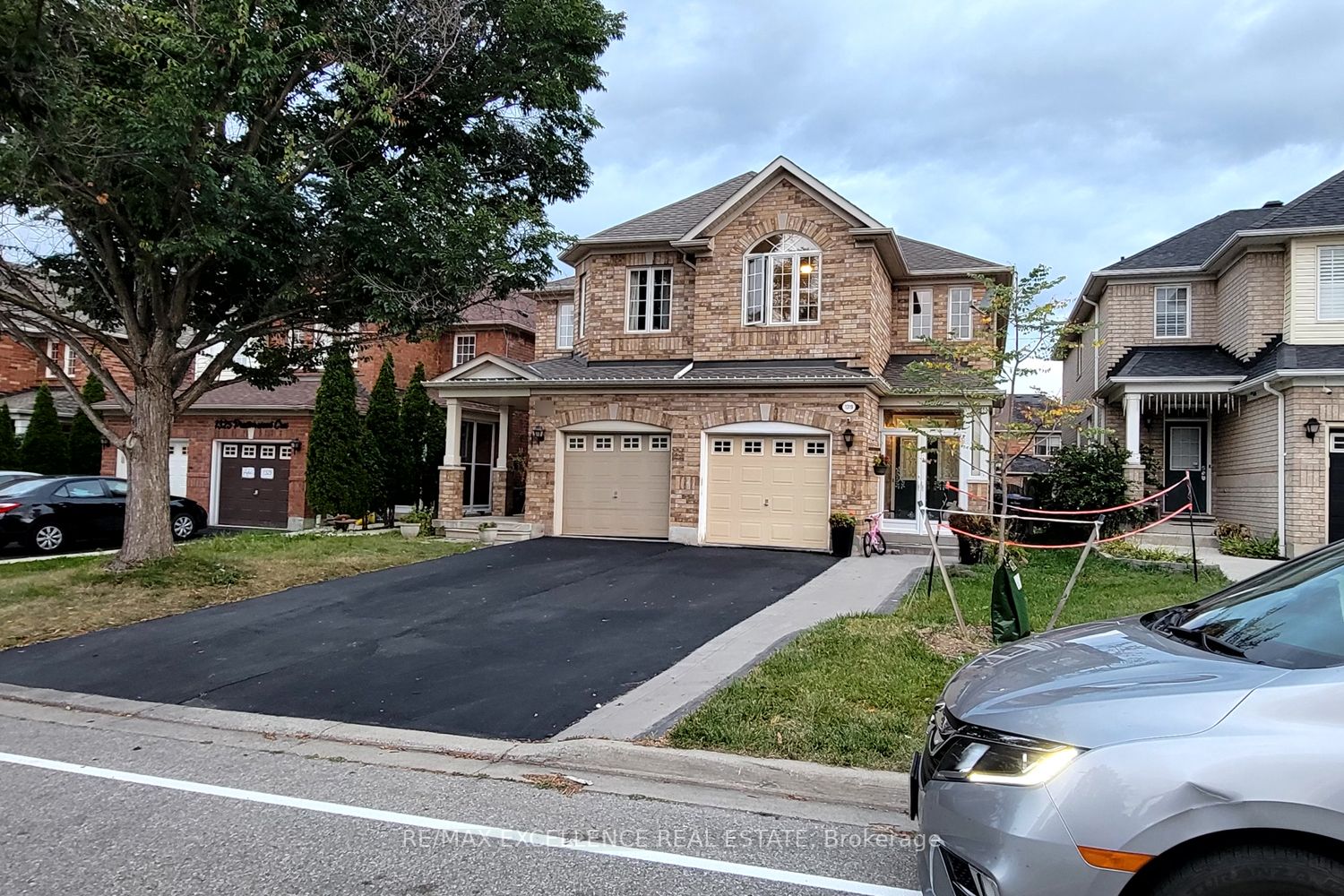 1319 Prestonwood Cres
