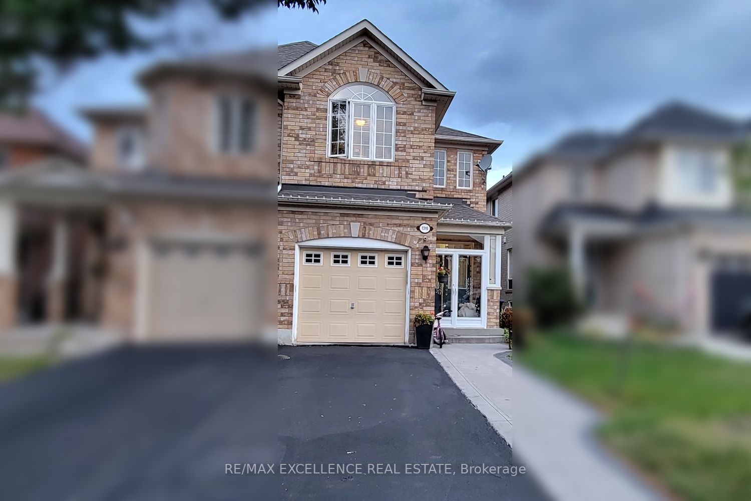 1319 Prestonwood Cres
